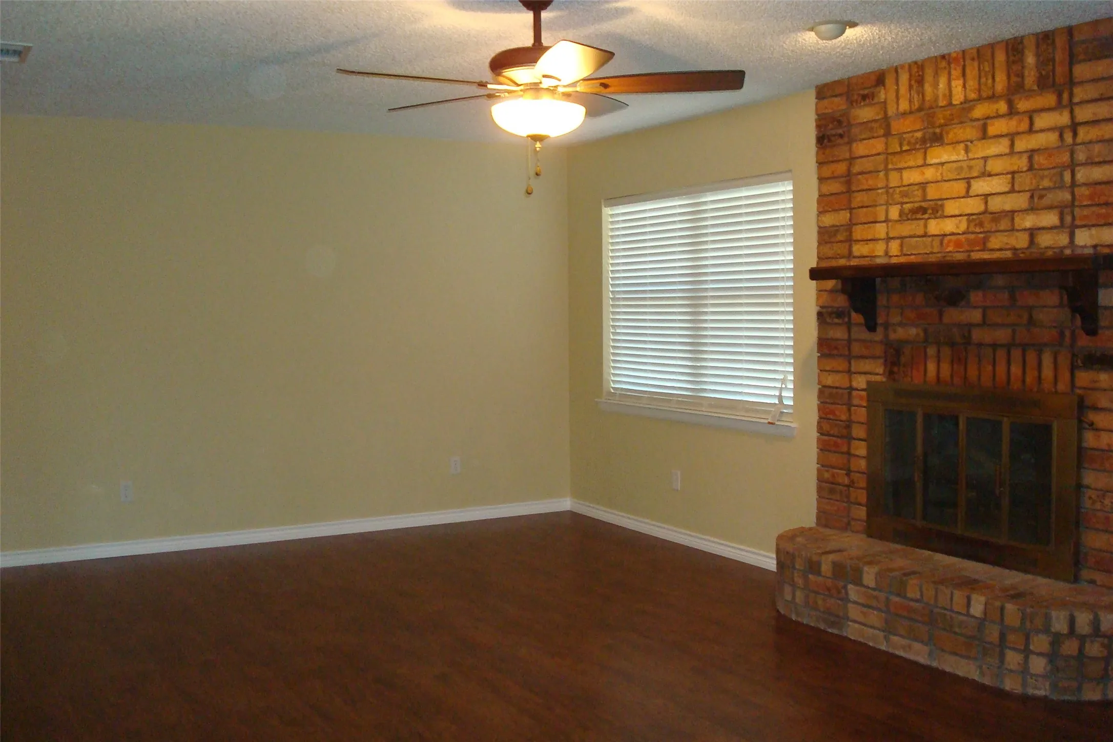 Single Family Residence For Rent in Tarrant County , 1029 Conchos Circle E, Keller, Texas 76248, 3 Bedroom, 2 Bathroom, 2 Garage spaces, 1,476 Sqft, built in 1983, mls#21368231, Real Estate Agent in Keller, Homes For Rent in Tarrant county, Homes For Rent in Keller, Realtor in Keller Texas, Real Estate Brokerage Independent Realty Texas, Luminita Cordes Realtor
