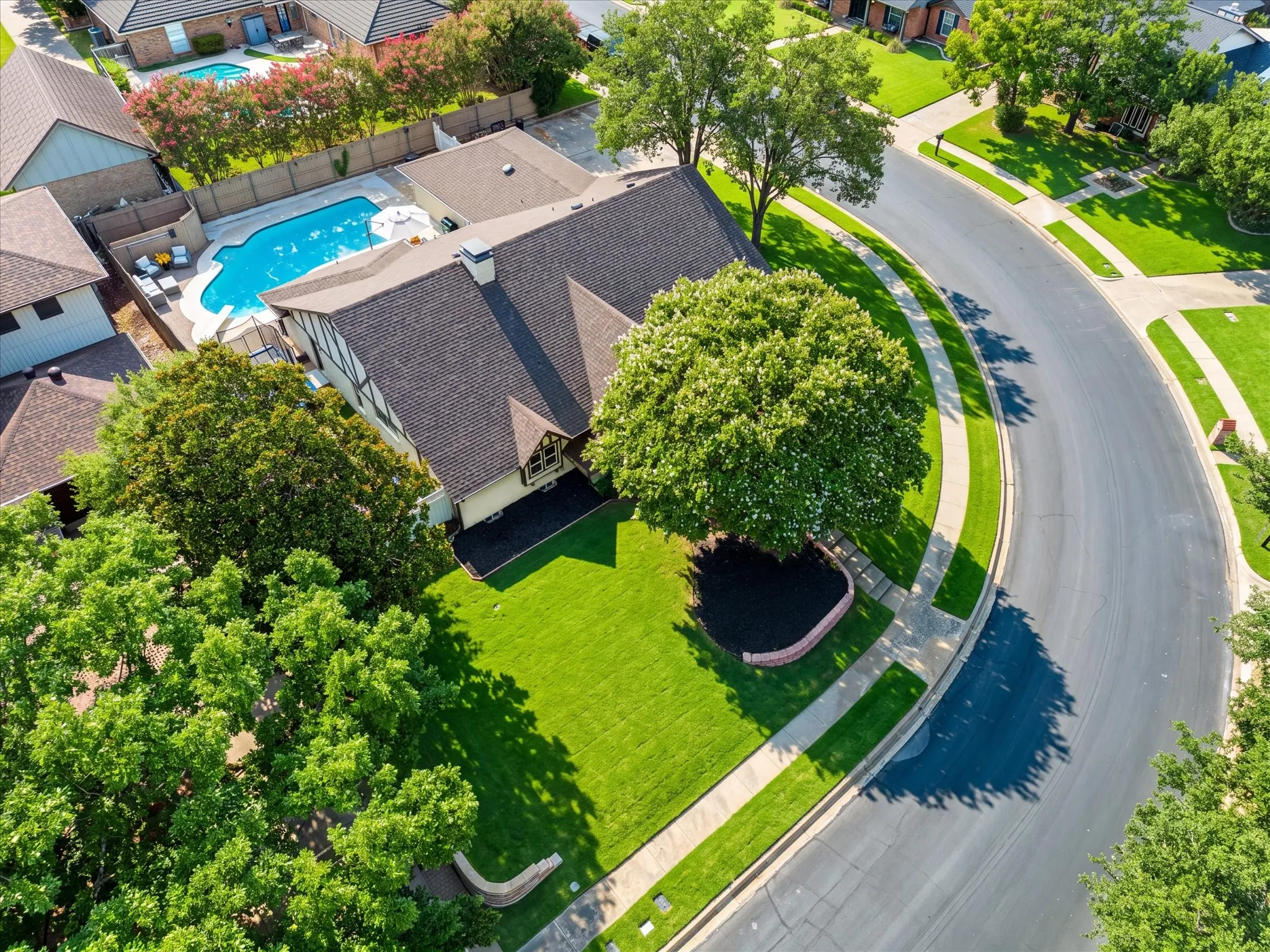 Single Family Residence For Sale in Tarrant County , 3313 Bobwhite Drive, Bedford, Texas 76021, 4 Bedroom, 3 Bathroom, 2 Garage spaces, 2,960 Sqft, built in 1977, mls#21367163, Real Estate Agent in Bedford, Homes For Sale in Tarrant county, Homes For Sale in Bedford, Realtor in Bedford Texas, Real Estate Brokerage Independent Realty Texas, Luminita Cordes Realtor