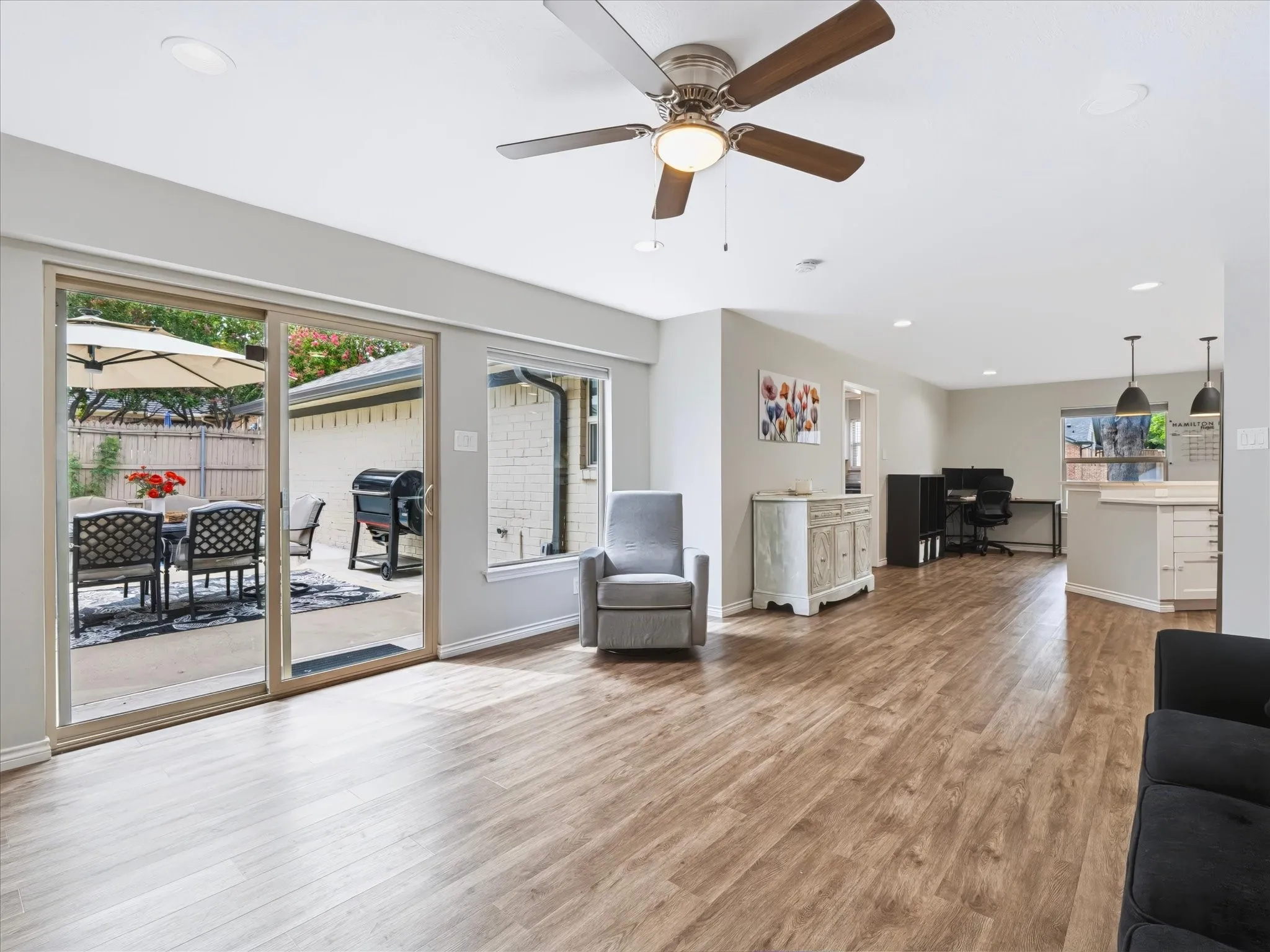 Single Family Residence For Sale in Tarrant County , 3313 Bobwhite Drive, Bedford, Texas 76021, 4 Bedroom, 3 Bathroom, 2 Garage spaces, 2,960 Sqft, built in 1977, mls#21367163, Real Estate Agent in Bedford, Homes For Sale in Tarrant county, Homes For Sale in Bedford, Realtor in Bedford Texas, Real Estate Brokerage Independent Realty Texas, Luminita Cordes Realtor