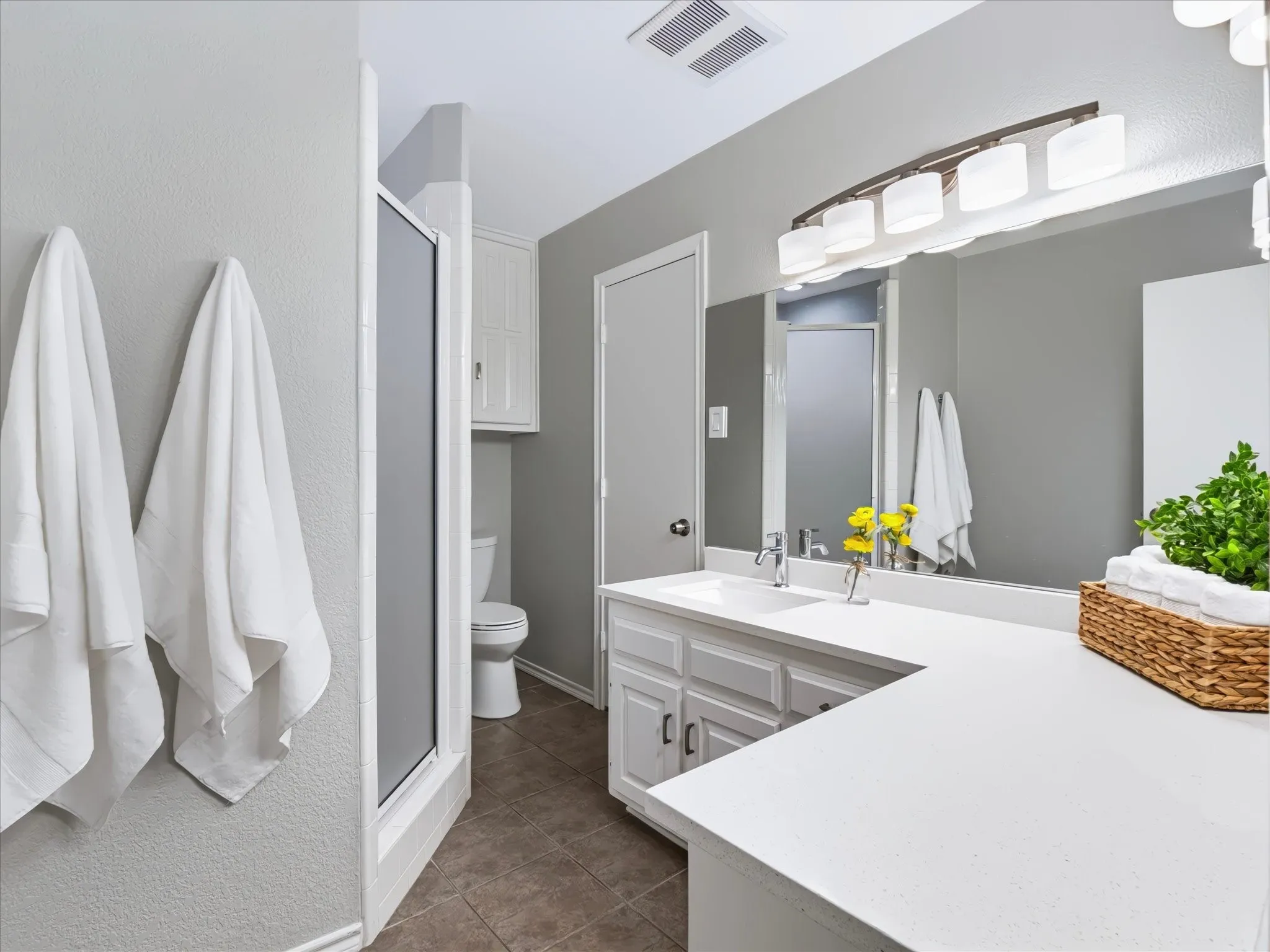 Single Family Residence For Sale in Tarrant County , 3313 Bobwhite Drive, Bedford, Texas 76021, 4 Bedroom, 3 Bathroom, 2 Garage spaces, 2,960 Sqft, built in 1977, mls#21367163, Real Estate Agent in Bedford, Homes For Sale in Tarrant county, Homes For Sale in Bedford, Realtor in Bedford Texas, Real Estate Brokerage Independent Realty Texas, Luminita Cordes Realtor