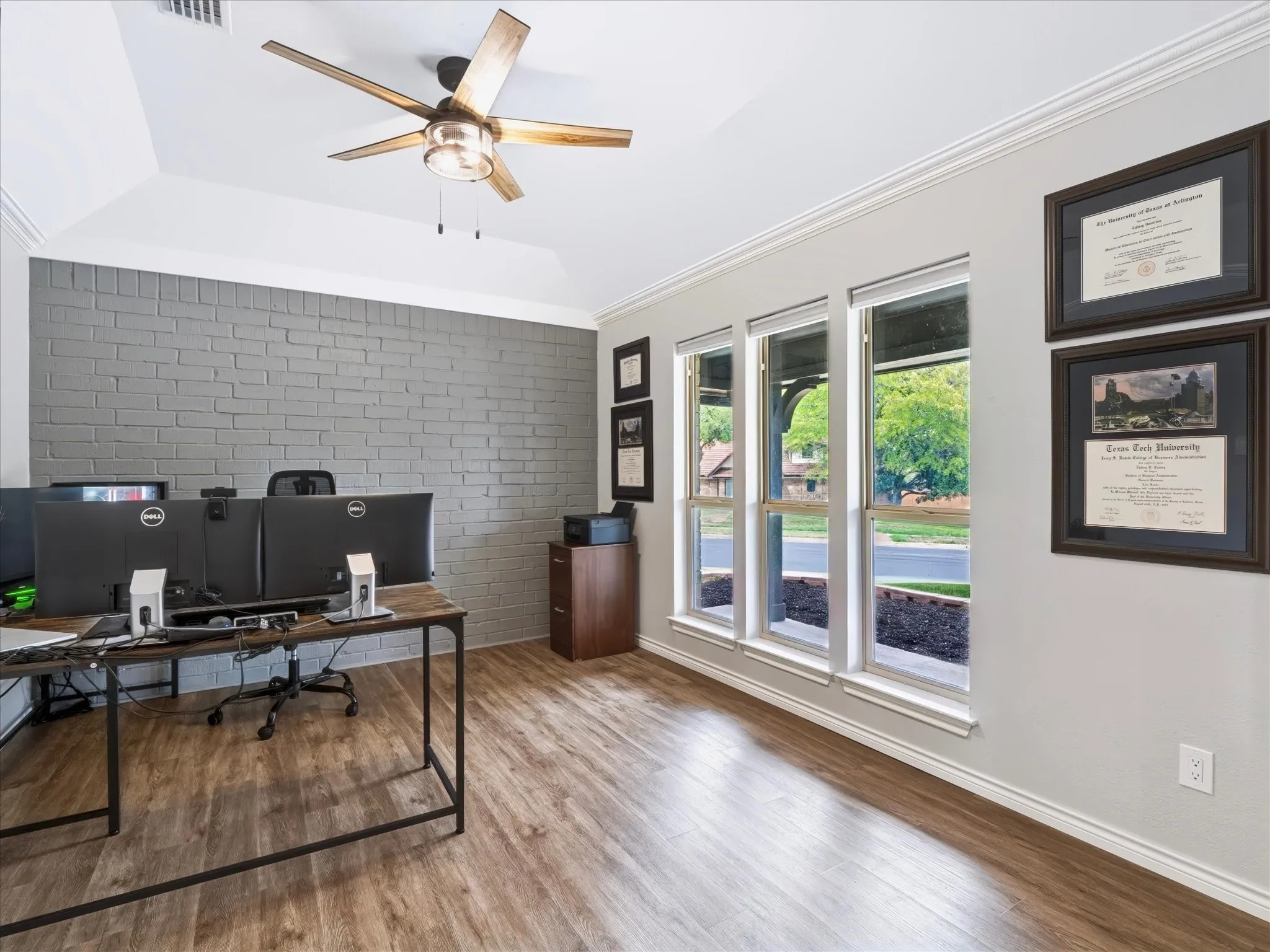 Single Family Residence For Sale in Tarrant County , 3313 Bobwhite Drive, Bedford, Texas 76021, 4 Bedroom, 3 Bathroom, 2 Garage spaces, 2,960 Sqft, built in 1977, mls#21367163, Real Estate Agent in Bedford, Homes For Sale in Tarrant county, Homes For Sale in Bedford, Realtor in Bedford Texas, Real Estate Brokerage Independent Realty Texas, Luminita Cordes Realtor