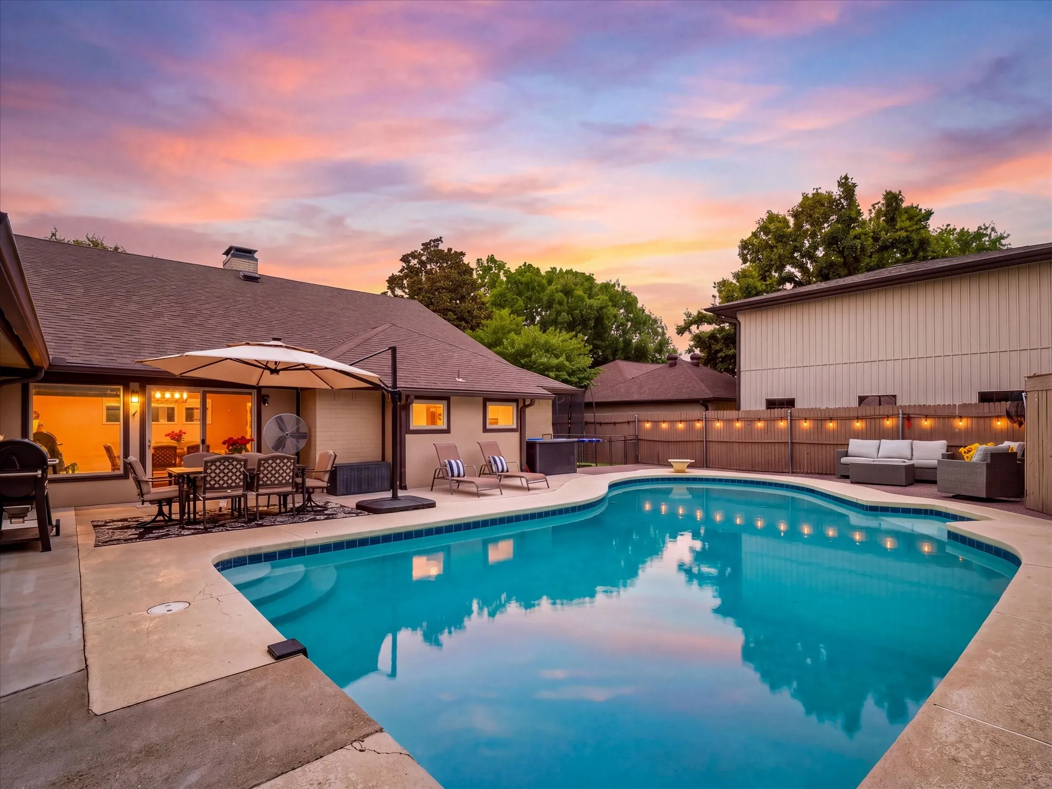 Single Family Residence For Sale in Tarrant County , 3313 Bobwhite Drive, Bedford, Texas 76021, 4 Bedroom, 3 Bathroom, 2 Garage spaces, 2,960 Sqft, built in 1977, mls#21367163, Real Estate Agent in Bedford, Homes For Sale in Tarrant county, Homes For Sale in Bedford, Realtor in Bedford Texas, Real Estate Brokerage Independent Realty Texas, Luminita Cordes Realtor