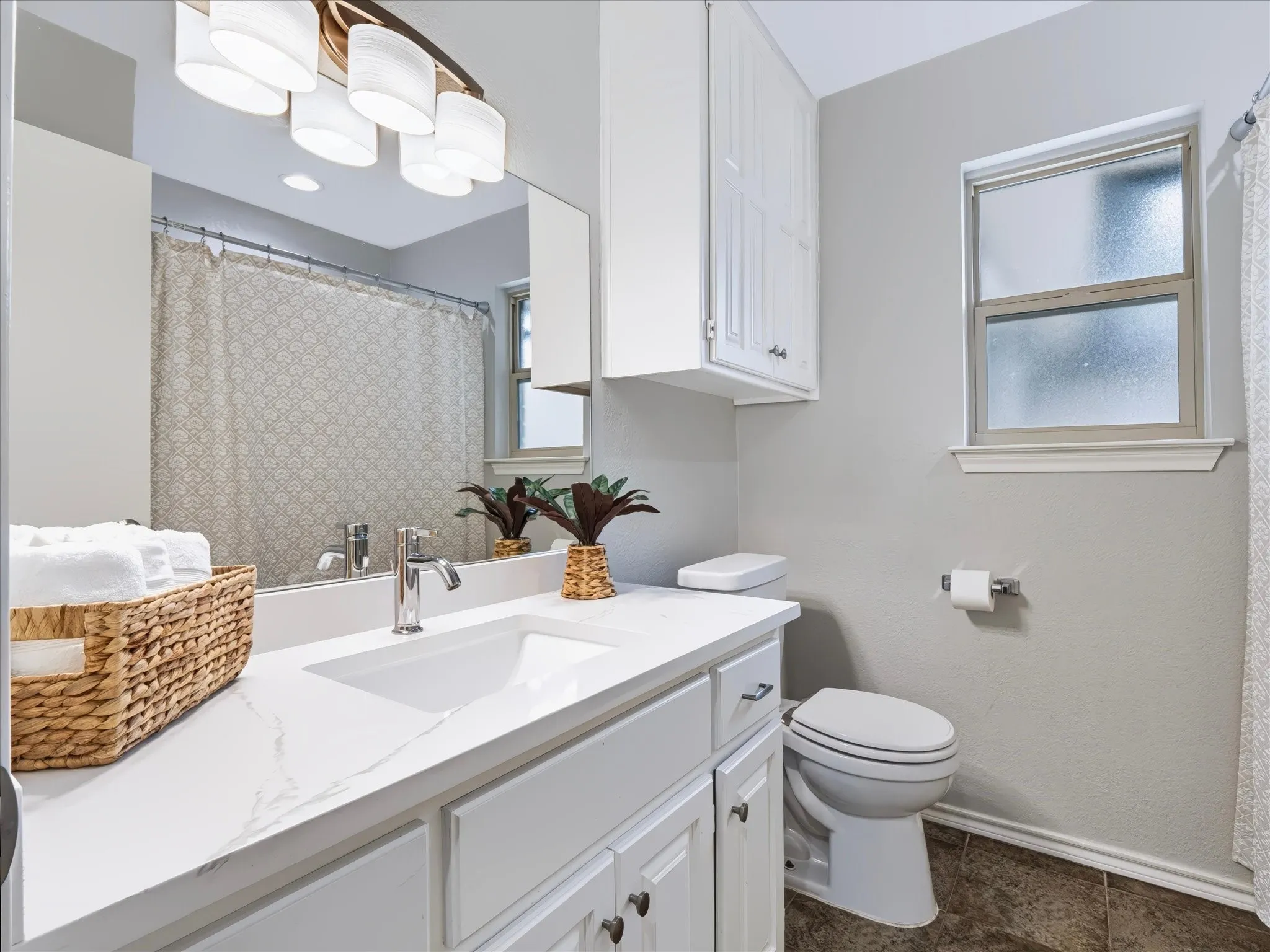 Single Family Residence For Sale in Tarrant County , 3313 Bobwhite Drive, Bedford, Texas 76021, 4 Bedroom, 3 Bathroom, 2 Garage spaces, 2,960 Sqft, built in 1977, mls#21367163, Real Estate Agent in Bedford, Homes For Sale in Tarrant county, Homes For Sale in Bedford, Realtor in Bedford Texas, Real Estate Brokerage Independent Realty Texas, Luminita Cordes Realtor
