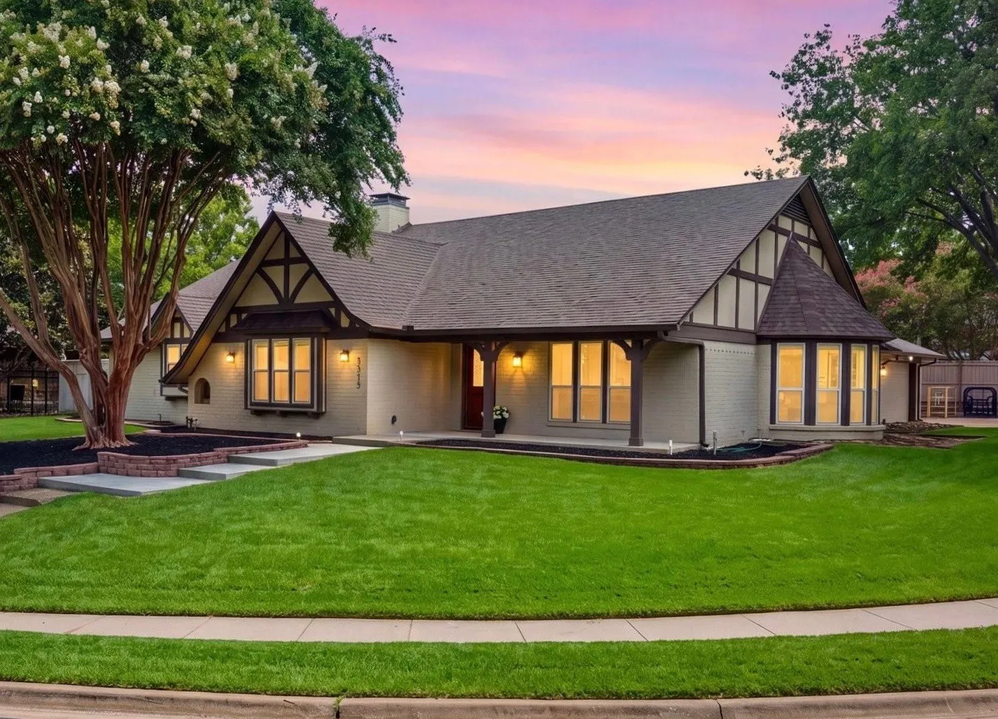 Single Family Residence For Sale in Tarrant County , 3313 Bobwhite Drive, Bedford, Texas 76021, 4 Bedroom, 3 Bathroom, 2 Garage spaces, 2,960 Sqft, built in 1977, mls#21367163, Real Estate Agent in Bedford, Homes For Sale in Tarrant county, Homes For Sale in Bedford, Realtor in Bedford Texas, Real Estate Brokerage Independent Realty Texas, Luminita Cordes Realtor