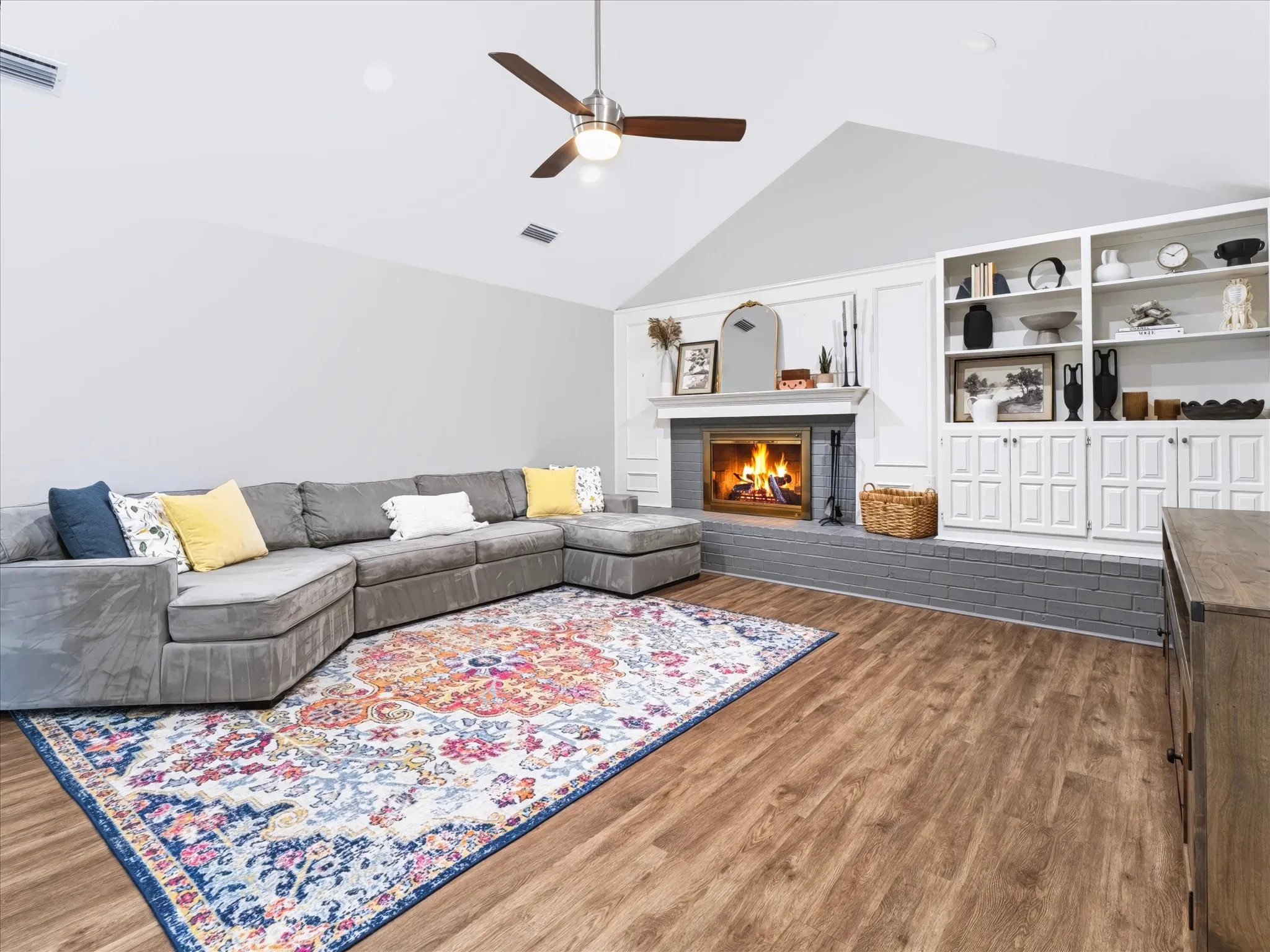 Single Family Residence For Sale in Tarrant County , 3313 Bobwhite Drive, Bedford, Texas 76021, 4 Bedroom, 3 Bathroom, 2 Garage spaces, 2,960 Sqft, built in 1977, mls#21367163, Real Estate Agent in Bedford, Homes For Sale in Tarrant county, Homes For Sale in Bedford, Realtor in Bedford Texas, Real Estate Brokerage Independent Realty Texas, Luminita Cordes Realtor