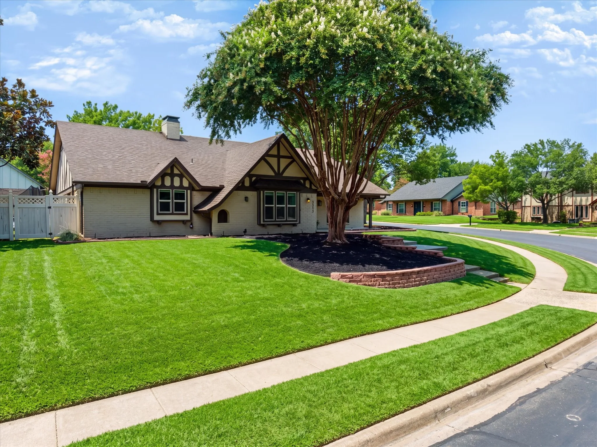 Single Family Residence For Sale in Tarrant County , 3313 Bobwhite Drive, Bedford, Texas 76021, 4 Bedroom, 3 Bathroom, 2 Garage spaces, 2,960 Sqft, built in 1977, mls#21367163, Real Estate Agent in Bedford, Homes For Sale in Tarrant county, Homes For Sale in Bedford, Realtor in Bedford Texas, Real Estate Brokerage Independent Realty Texas, Luminita Cordes Realtor