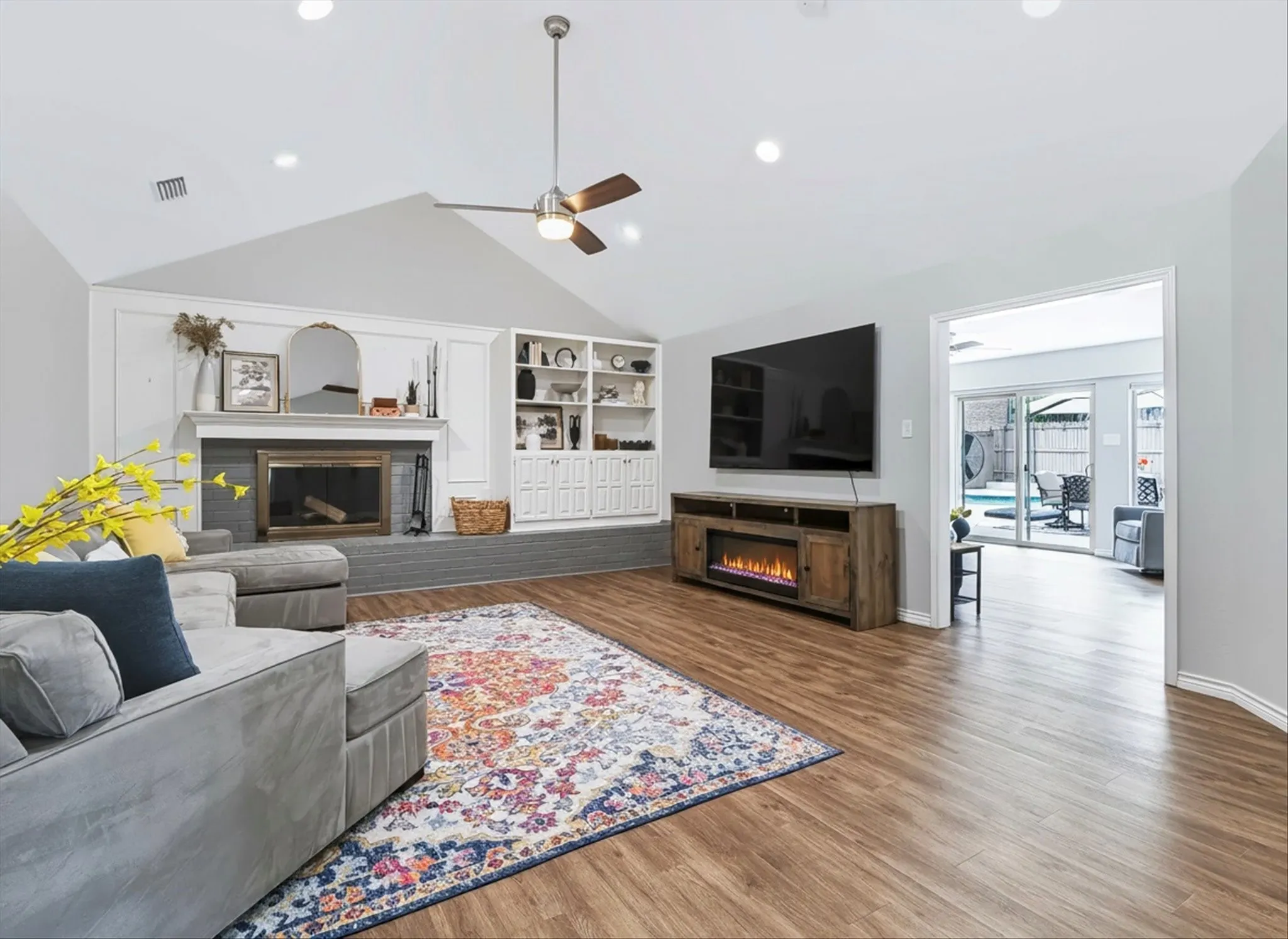 Single Family Residence For Sale in Tarrant County , 3313 Bobwhite Drive, Bedford, Texas 76021, 4 Bedroom, 3 Bathroom, 2 Garage spaces, 2,960 Sqft, built in 1977, mls#21367163, Real Estate Agent in Bedford, Homes For Sale in Tarrant county, Homes For Sale in Bedford, Realtor in Bedford Texas, Real Estate Brokerage Independent Realty Texas, Luminita Cordes Realtor
