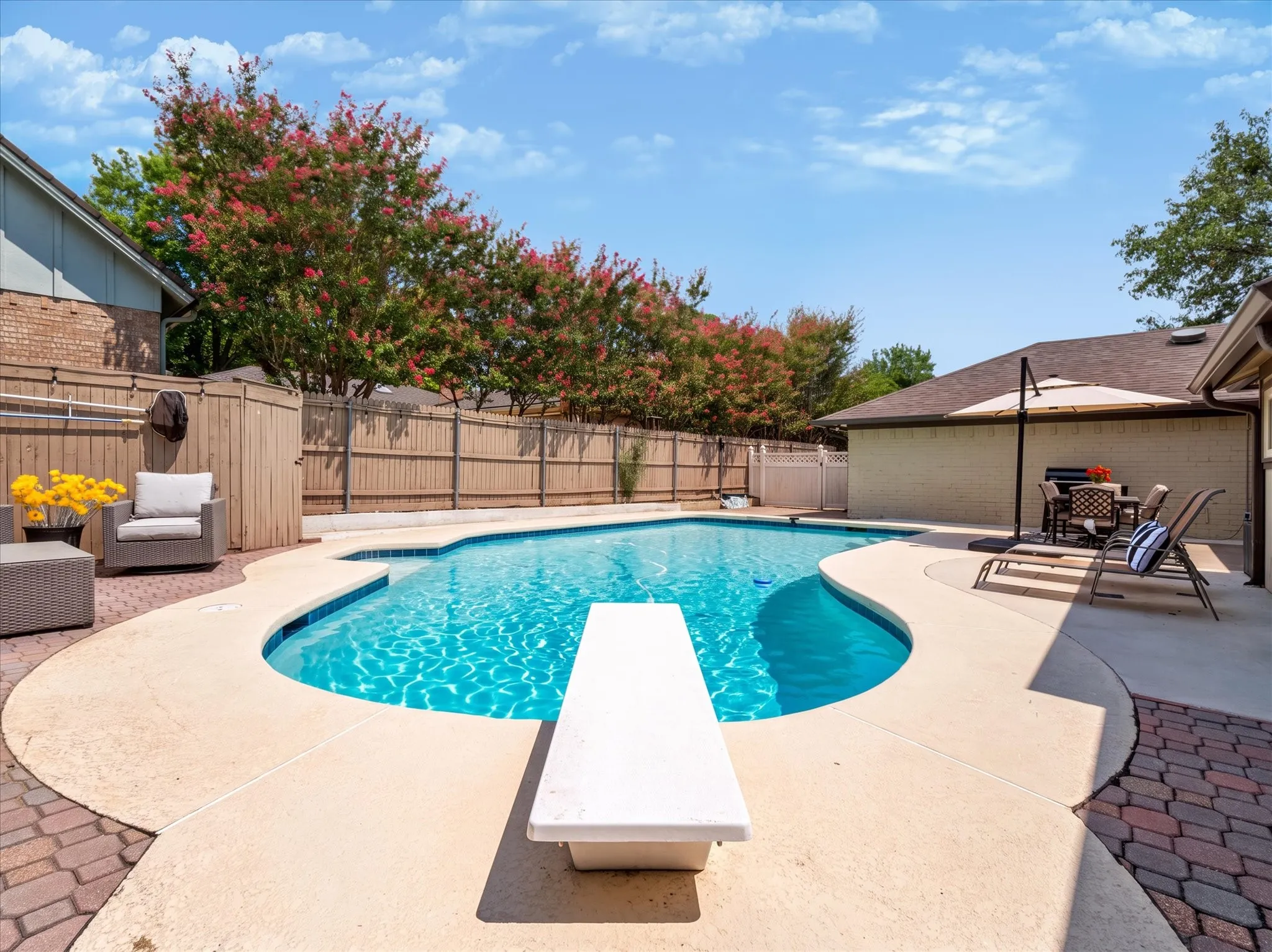 Single Family Residence For Sale in Tarrant County , 3313 Bobwhite Drive, Bedford, Texas 76021, 4 Bedroom, 3 Bathroom, 2 Garage spaces, 2,960 Sqft, built in 1977, mls#21367163, Real Estate Agent in Bedford, Homes For Sale in Tarrant county, Homes For Sale in Bedford, Realtor in Bedford Texas, Real Estate Brokerage Independent Realty Texas, Luminita Cordes Realtor