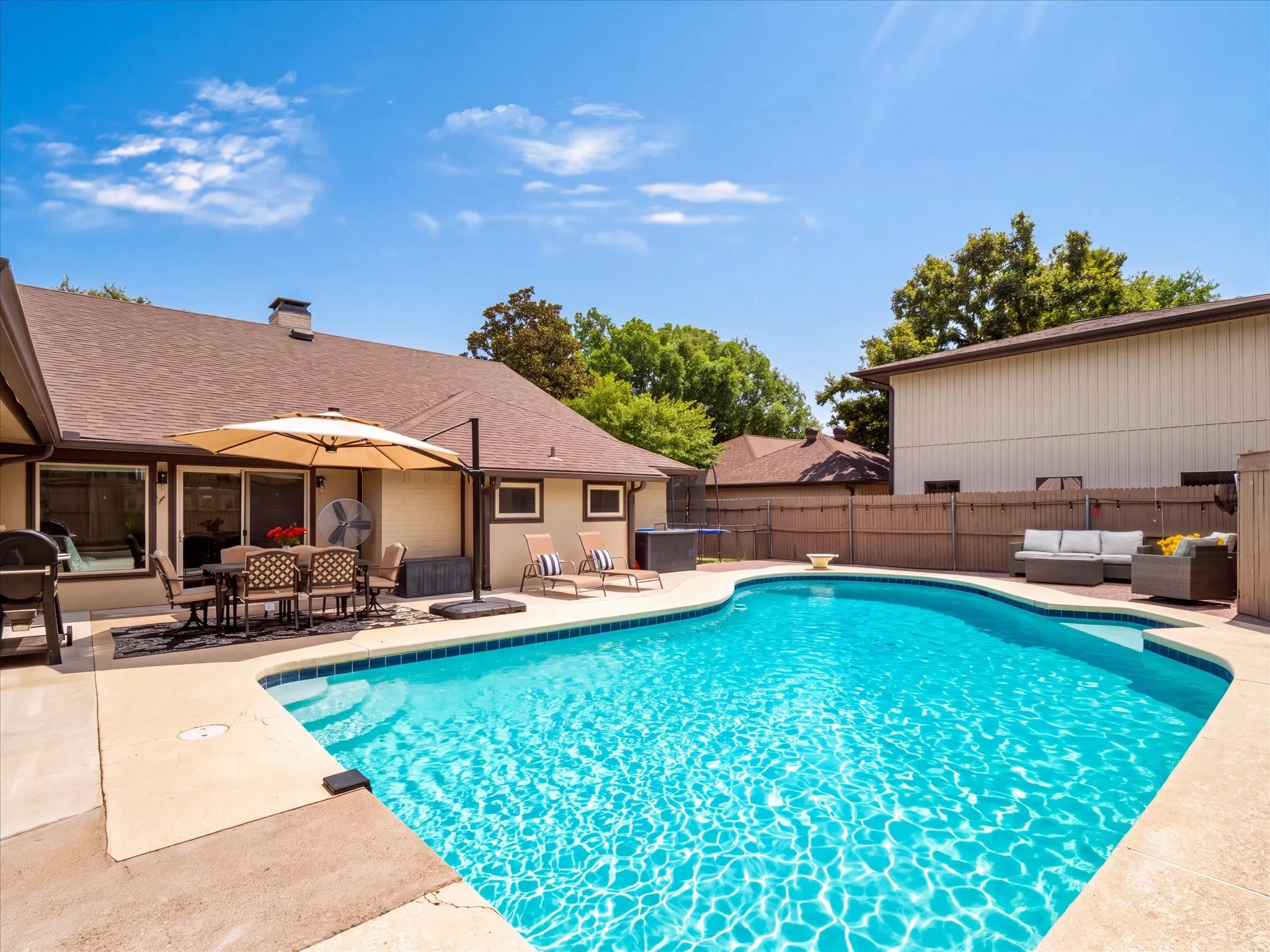 Single Family Residence For Sale in Tarrant County , 3313 Bobwhite Drive, Bedford, Texas 76021, 4 Bedroom, 3 Bathroom, 2 Garage spaces, 2,960 Sqft, built in 1977, mls#21367163, Real Estate Agent in Bedford, Homes For Sale in Tarrant county, Homes For Sale in Bedford, Realtor in Bedford Texas, Real Estate Brokerage Independent Realty Texas, Luminita Cordes Realtor