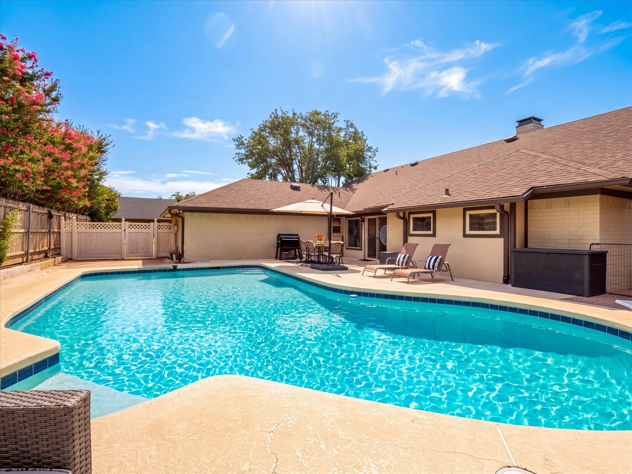 Single Family Residence For Sale in Tarrant County , 3313 Bobwhite Drive, Bedford, Texas 76021, 4 Bedroom, 3 Bathroom, 2 Garage spaces, 2,960 Sqft, built in 1977, mls#21367163, Real Estate Agent in Bedford, Homes For Sale in Tarrant county, Homes For Sale in Bedford, Realtor in Bedford Texas, Real Estate Brokerage Independent Realty Texas, Luminita Cordes Realtor