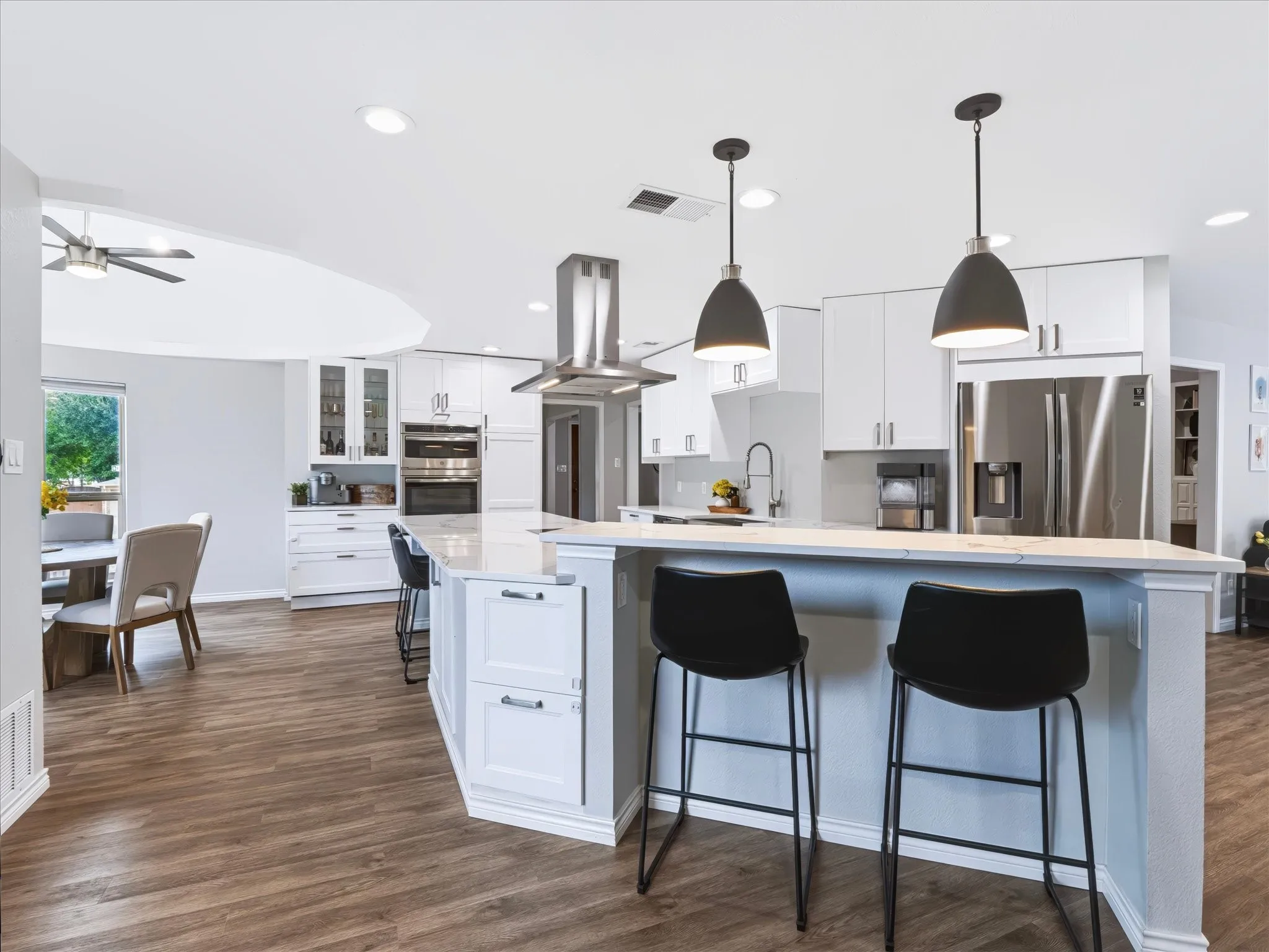 Single Family Residence For Sale in Tarrant County , 3313 Bobwhite Drive, Bedford, Texas 76021, 4 Bedroom, 3 Bathroom, 2 Garage spaces, 2,960 Sqft, built in 1977, mls#21367163, Real Estate Agent in Bedford, Homes For Sale in Tarrant county, Homes For Sale in Bedford, Realtor in Bedford Texas, Real Estate Brokerage Independent Realty Texas, Luminita Cordes Realtor