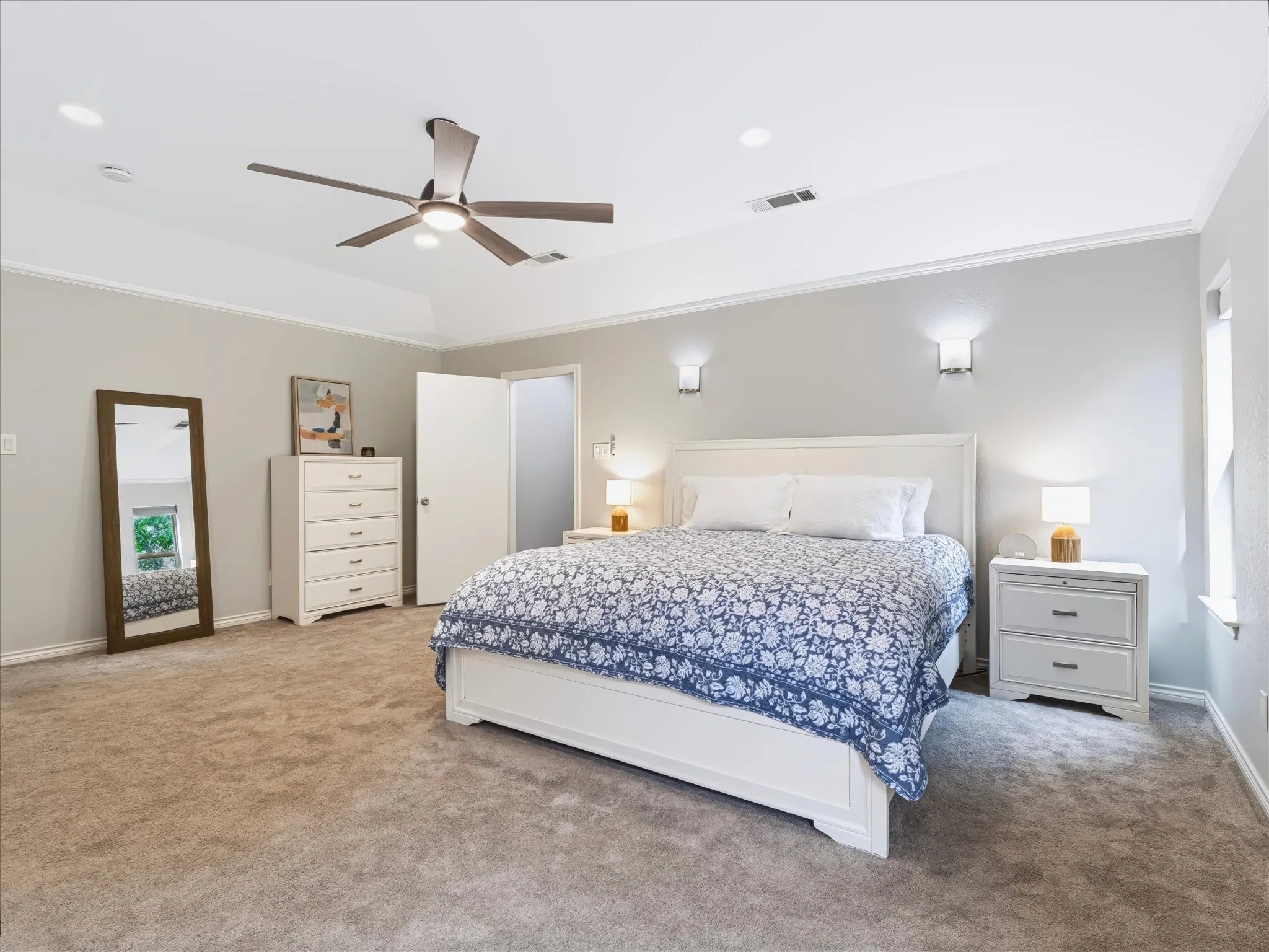 Single Family Residence For Sale in Tarrant County , 3313 Bobwhite Drive, Bedford, Texas 76021, 4 Bedroom, 3 Bathroom, 2 Garage spaces, 2,960 Sqft, built in 1977, mls#21367163, Real Estate Agent in Bedford, Homes For Sale in Tarrant county, Homes For Sale in Bedford, Realtor in Bedford Texas, Real Estate Brokerage Independent Realty Texas, Luminita Cordes Realtor