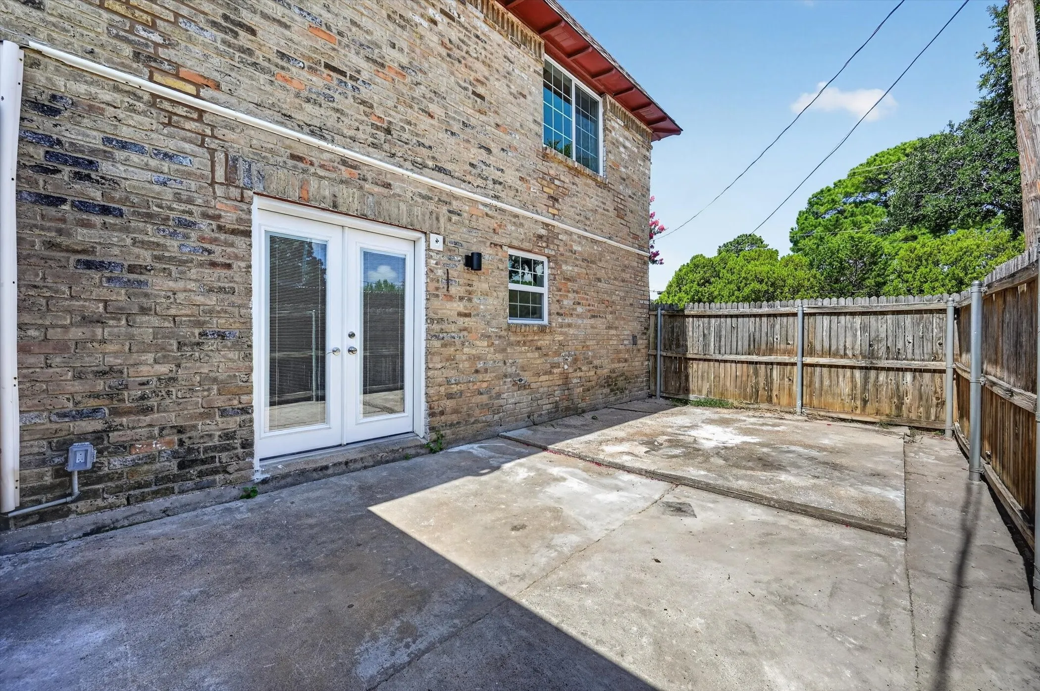 Condominium For Rent in Dallas County , 1801 E Grauwyler Road 101, Irving, Texas 75061, 3 Bedroom, 3 Bathroom, Garage spaces, 1,552 Sqft, built in 1970, mls#21368221, Real Estate Agent in Irving, Homes For Rent in Dallas county, Homes For Rent in Irving, Realtor in Irving Texas, Real Estate Brokerage Independent Realty Texas, Luminita Cordes Realtor