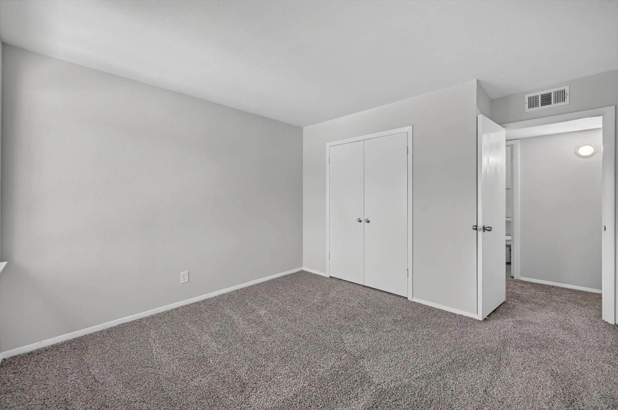 Condominium For Rent in Dallas County , 1801 E Grauwyler Road 101, Irving, Texas 75061, 3 Bedroom, 3 Bathroom, Garage spaces, 1,552 Sqft, built in 1970, mls#21368221, Real Estate Agent in Irving, Homes For Rent in Dallas county, Homes For Rent in Irving, Realtor in Irving Texas, Real Estate Brokerage Independent Realty Texas, Luminita Cordes Realtor