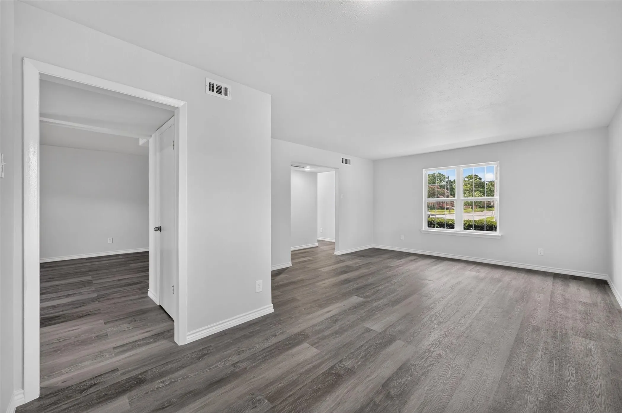 Condominium For Rent in Dallas County , 1801 E Grauwyler Road 101, Irving, Texas 75061, 3 Bedroom, 3 Bathroom, Garage spaces, 1,552 Sqft, built in 1970, mls#21368221, Real Estate Agent in Irving, Homes For Rent in Dallas county, Homes For Rent in Irving, Realtor in Irving Texas, Real Estate Brokerage Independent Realty Texas, Luminita Cordes Realtor