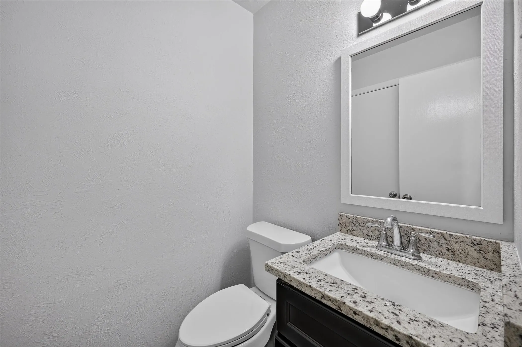 Condominium For Rent in Dallas County , 1801 E Grauwyler Road 101, Irving, Texas 75061, 3 Bedroom, 3 Bathroom, Garage spaces, 1,552 Sqft, built in 1970, mls#21368221, Real Estate Agent in Irving, Homes For Rent in Dallas county, Homes For Rent in Irving, Realtor in Irving Texas, Real Estate Brokerage Independent Realty Texas, Luminita Cordes Realtor