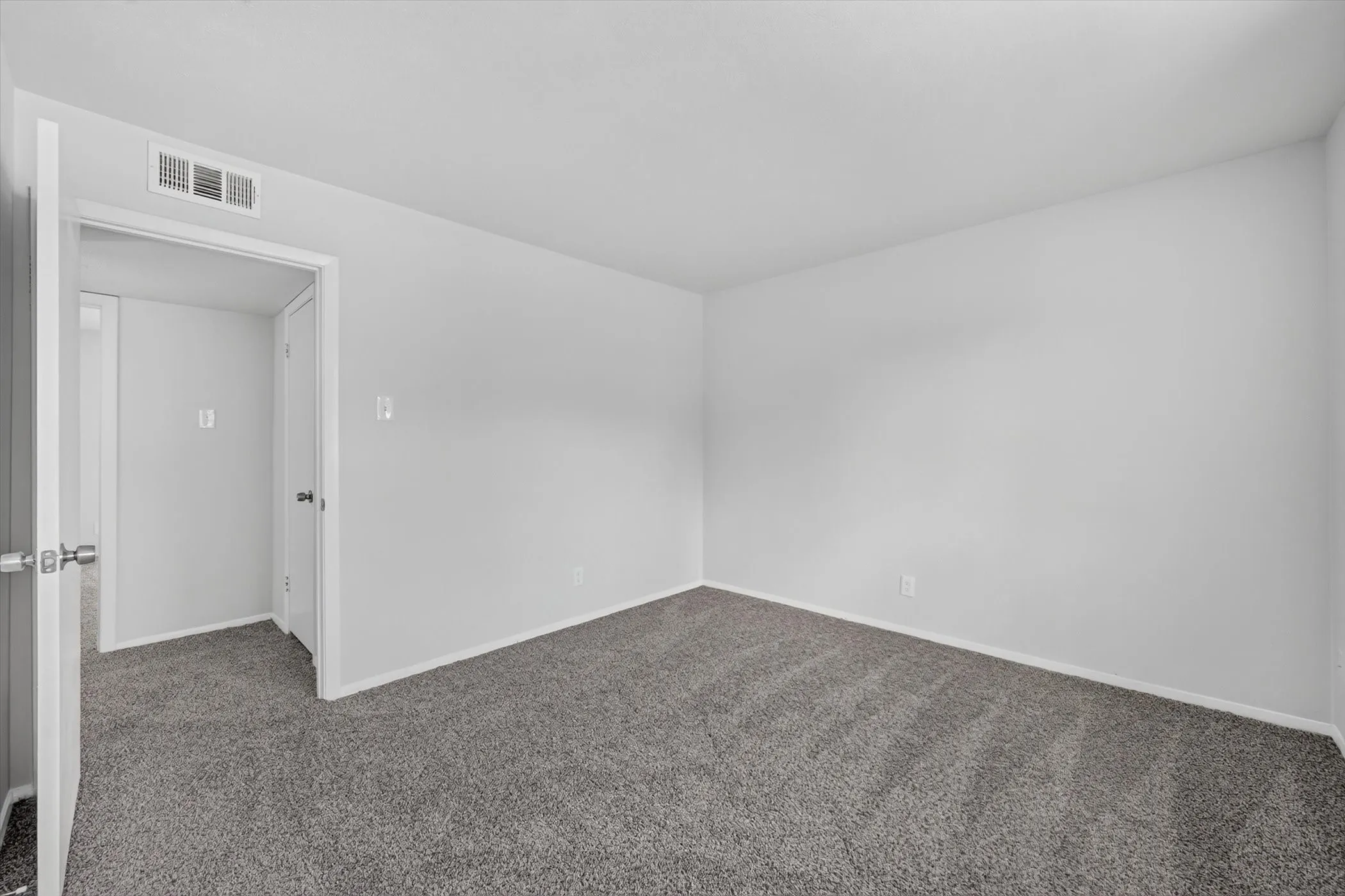 Condominium For Rent in Dallas County , 1801 E Grauwyler Road 101, Irving, Texas 75061, 3 Bedroom, 3 Bathroom, Garage spaces, 1,552 Sqft, built in 1970, mls#21368221, Real Estate Agent in Irving, Homes For Rent in Dallas county, Homes For Rent in Irving, Realtor in Irving Texas, Real Estate Brokerage Independent Realty Texas, Luminita Cordes Realtor