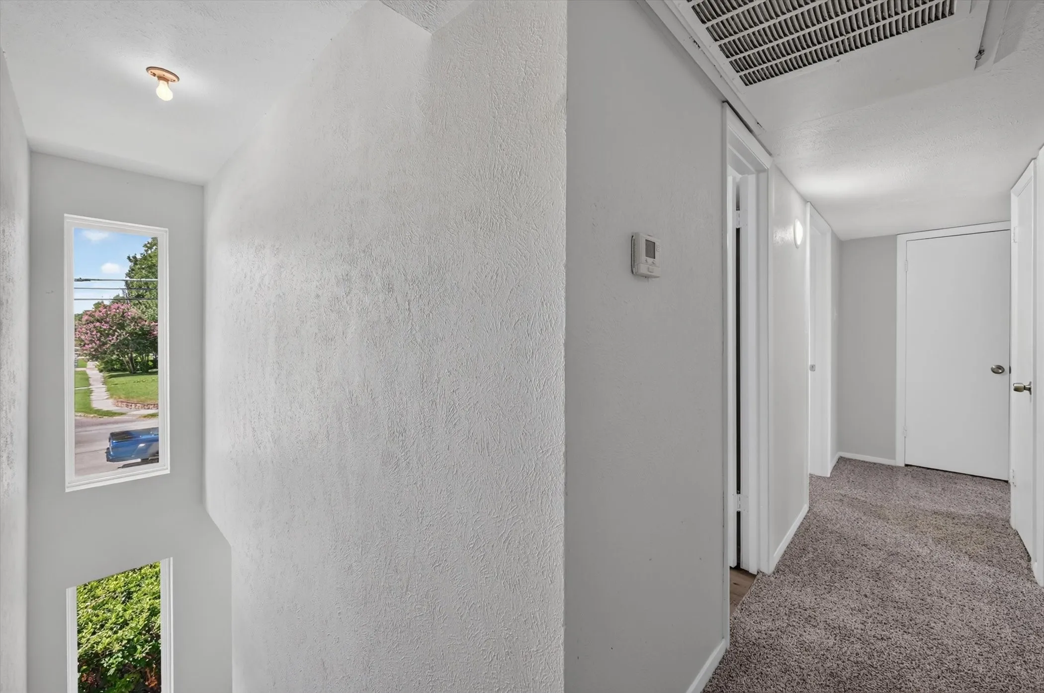 Condominium For Rent in Dallas County , 1801 E Grauwyler Road 101, Irving, Texas 75061, 3 Bedroom, 3 Bathroom, Garage spaces, 1,552 Sqft, built in 1970, mls#21368221, Real Estate Agent in Irving, Homes For Rent in Dallas county, Homes For Rent in Irving, Realtor in Irving Texas, Real Estate Brokerage Independent Realty Texas, Luminita Cordes Realtor