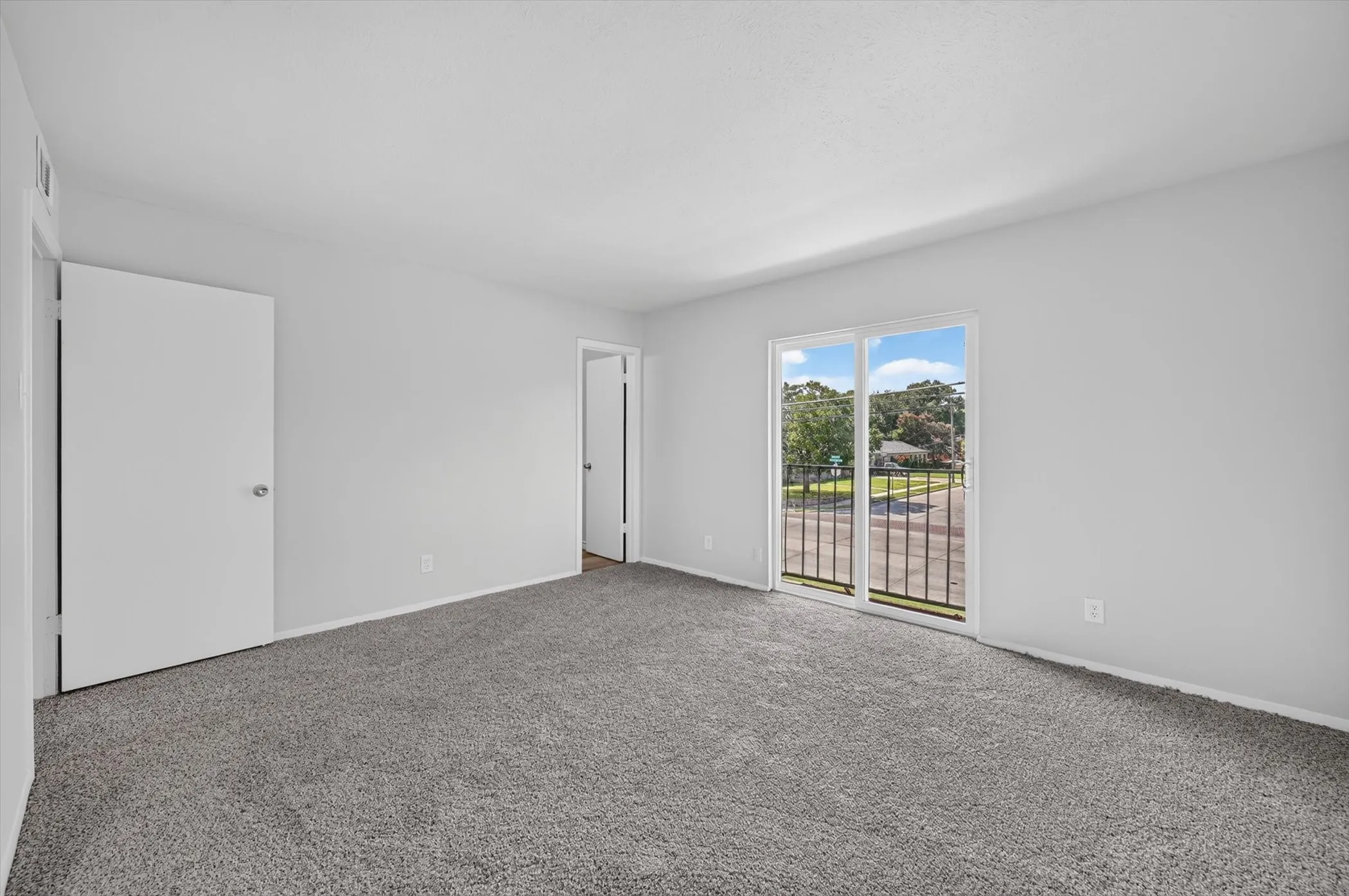 Condominium For Rent in Dallas County , 1801 E Grauwyler Road 101, Irving, Texas 75061, 3 Bedroom, 3 Bathroom, Garage spaces, 1,552 Sqft, built in 1970, mls#21368221, Real Estate Agent in Irving, Homes For Rent in Dallas county, Homes For Rent in Irving, Realtor in Irving Texas, Real Estate Brokerage Independent Realty Texas, Luminita Cordes Realtor