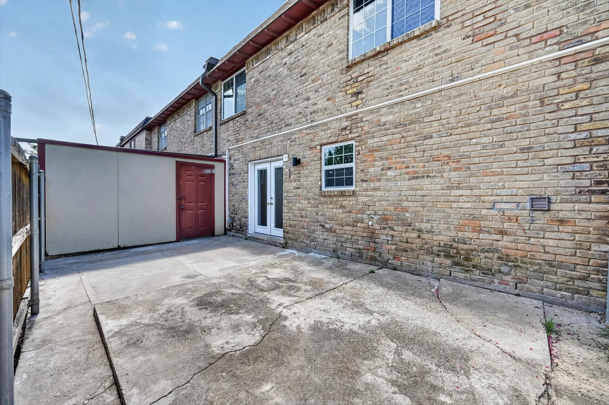 Condominium For Rent in Dallas County , 1801 E Grauwyler Road 101, Irving, Texas 75061, 3 Bedroom, 3 Bathroom, Garage spaces, 1,552 Sqft, built in 1970, mls#21368221, Real Estate Agent in Irving, Homes For Rent in Dallas county, Homes For Rent in Irving, Realtor in Irving Texas, Real Estate Brokerage Independent Realty Texas, Luminita Cordes Realtor