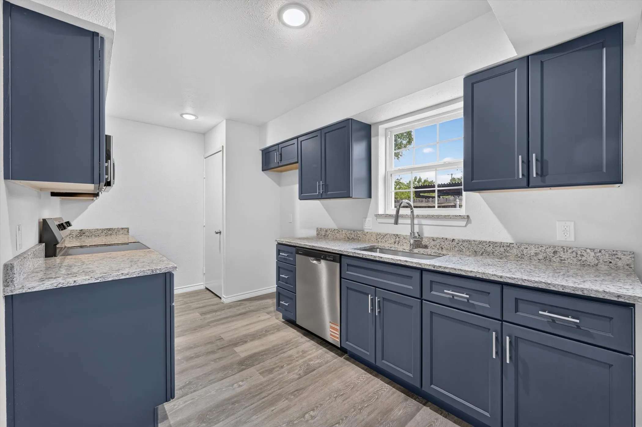 Condominium For Rent in Dallas County , 1801 E Grauwyler Road 101, Irving, Texas 75061, 3 Bedroom, 3 Bathroom, Garage spaces, 1,552 Sqft, built in 1970, mls#21368221, Real Estate Agent in Irving, Homes For Rent in Dallas county, Homes For Rent in Irving, Realtor in Irving Texas, Real Estate Brokerage Independent Realty Texas, Luminita Cordes Realtor