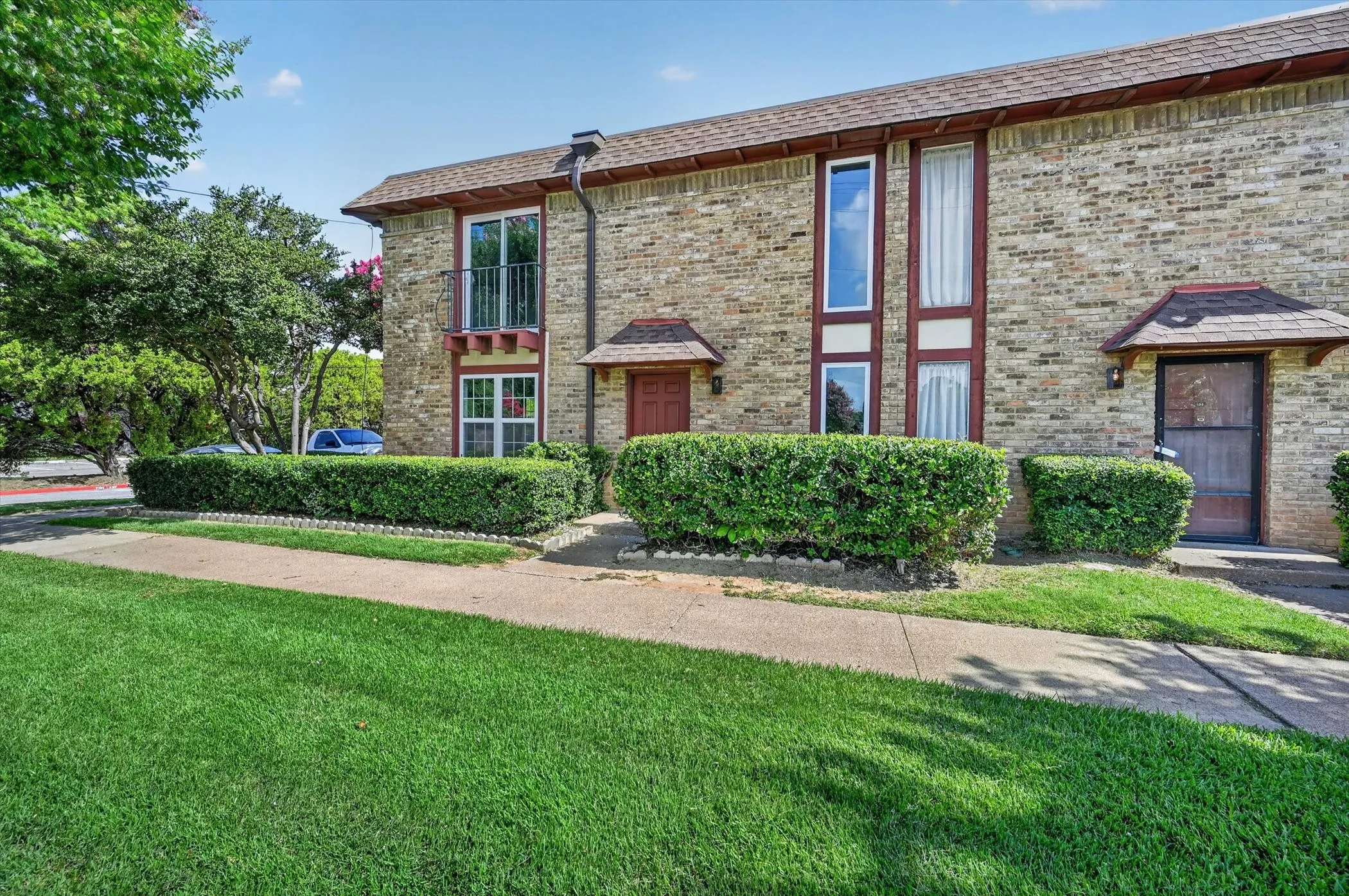 Condominium For Rent in Dallas County , 1801 E Grauwyler Road 101, Irving, Texas 75061, 3 Bedroom, 3 Bathroom, Garage spaces, 1,552 Sqft, built in 1970, mls#21368221, Real Estate Agent in Irving, Homes For Rent in Dallas county, Homes For Rent in Irving, Realtor in Irving Texas, Real Estate Brokerage Independent Realty Texas, Luminita Cordes Realtor