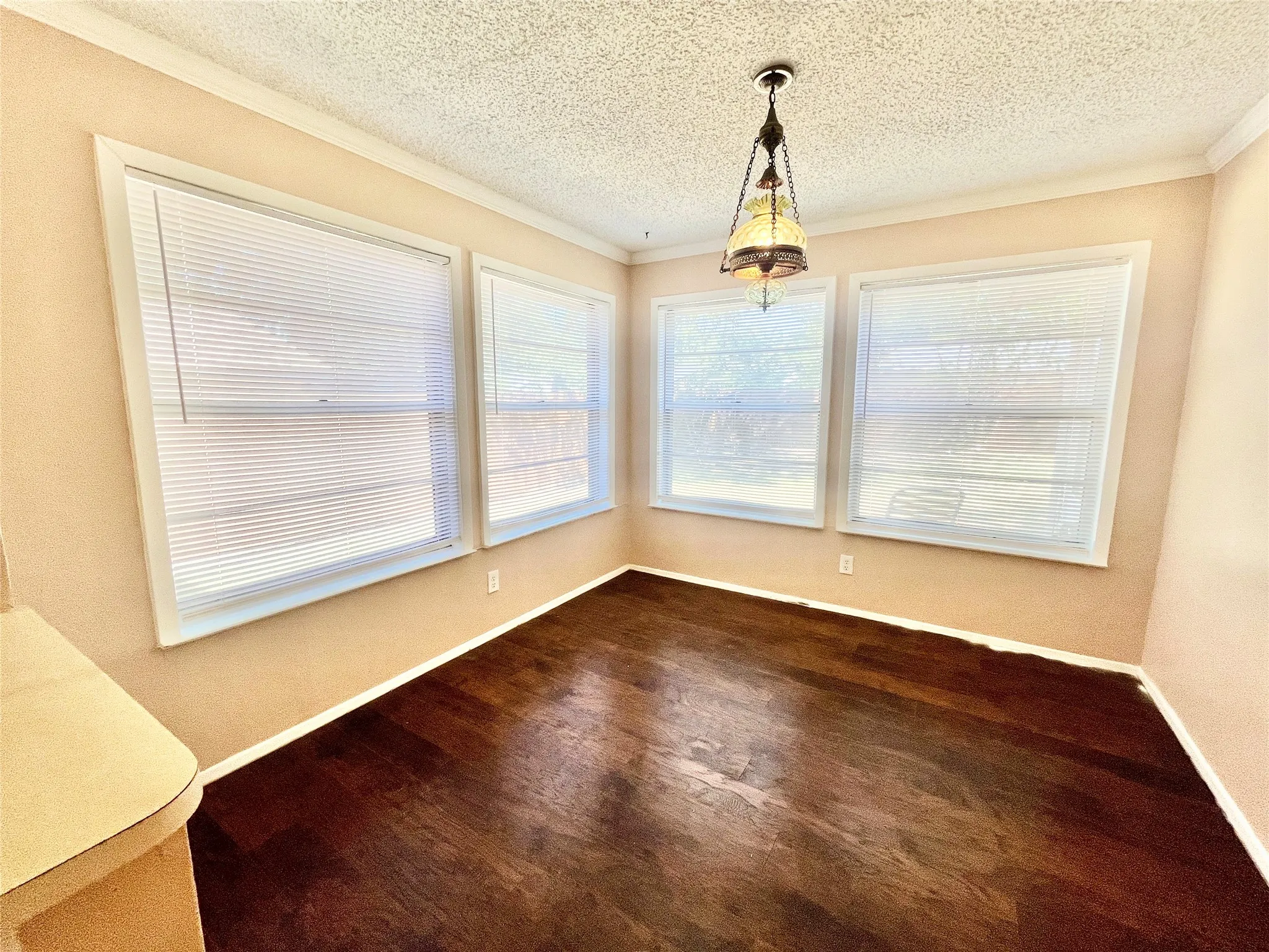 Single Family Residence For Rent in Tarrant County , 1811 Redwood Street, Arlington, Texas 76014, 3 Bedroom, 2 Bathroom, 2 Garage spaces, 1,665 Sqft, built in 1970, mls#21320485, Real Estate Agent in Arlington, Homes For Rent in Tarrant county, Homes For Rent in Arlington, Realtor in Arlington Texas, Real Estate Brokerage Independent Realty Texas, Luminita Cordes Realtor