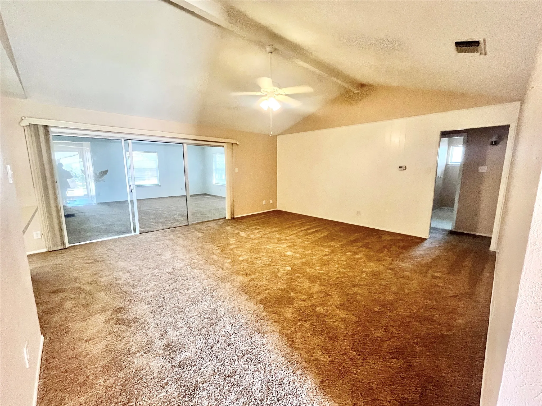 Single Family Residence For Rent in Tarrant County , 1811 Redwood Street, Arlington, Texas 76014, 3 Bedroom, 2 Bathroom, 2 Garage spaces, 1,665 Sqft, built in 1970, mls#21320485, Real Estate Agent in Arlington, Homes For Rent in Tarrant county, Homes For Rent in Arlington, Realtor in Arlington Texas, Real Estate Brokerage Independent Realty Texas, Luminita Cordes Realtor