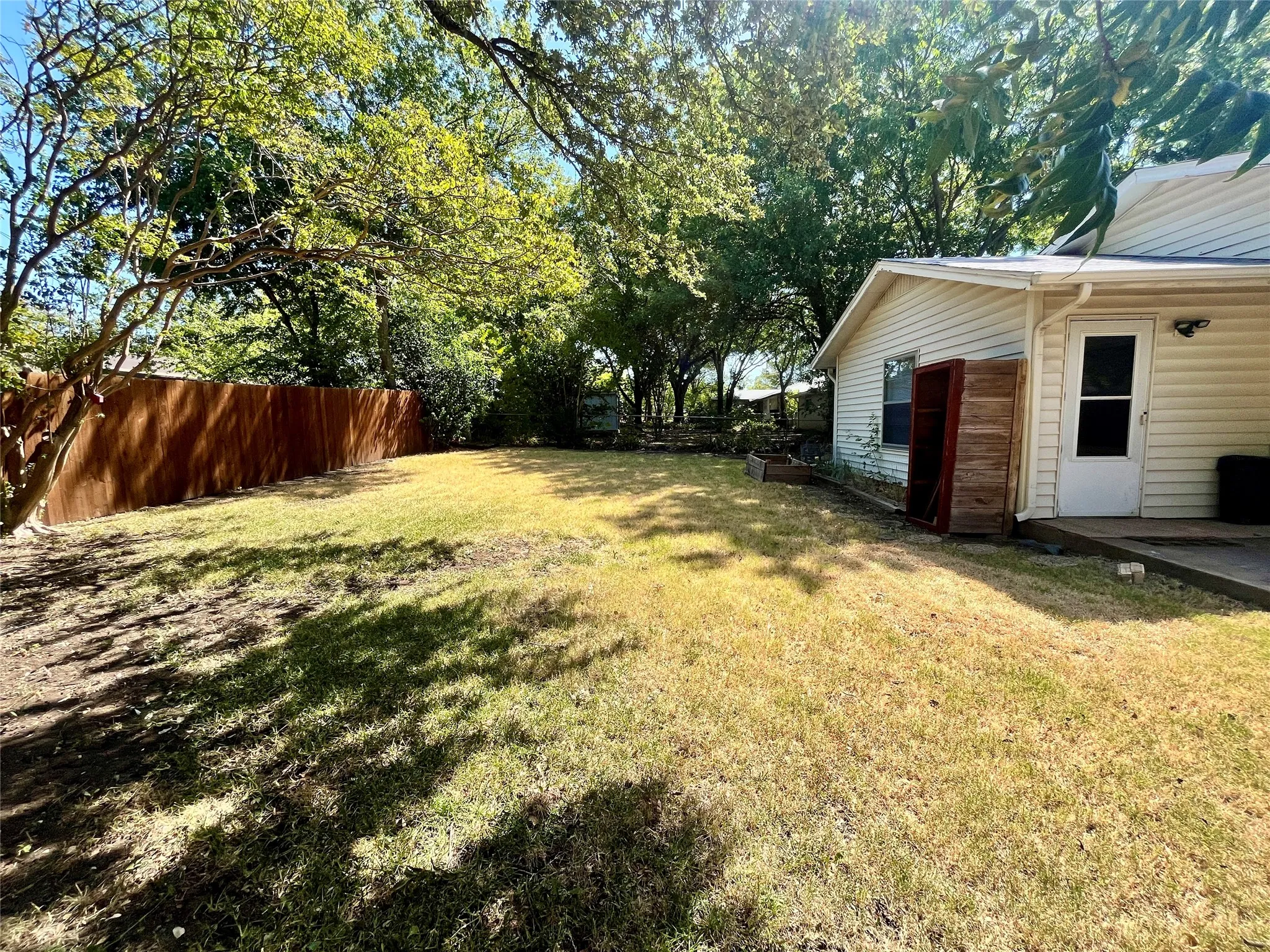 Single Family Residence For Rent in Tarrant County , 1811 Redwood Street, Arlington, Texas 76014, 3 Bedroom, 2 Bathroom, 2 Garage spaces, 1,665 Sqft, built in 1970, mls#21320485, Real Estate Agent in Arlington, Homes For Rent in Tarrant county, Homes For Rent in Arlington, Realtor in Arlington Texas, Real Estate Brokerage Independent Realty Texas, Luminita Cordes Realtor