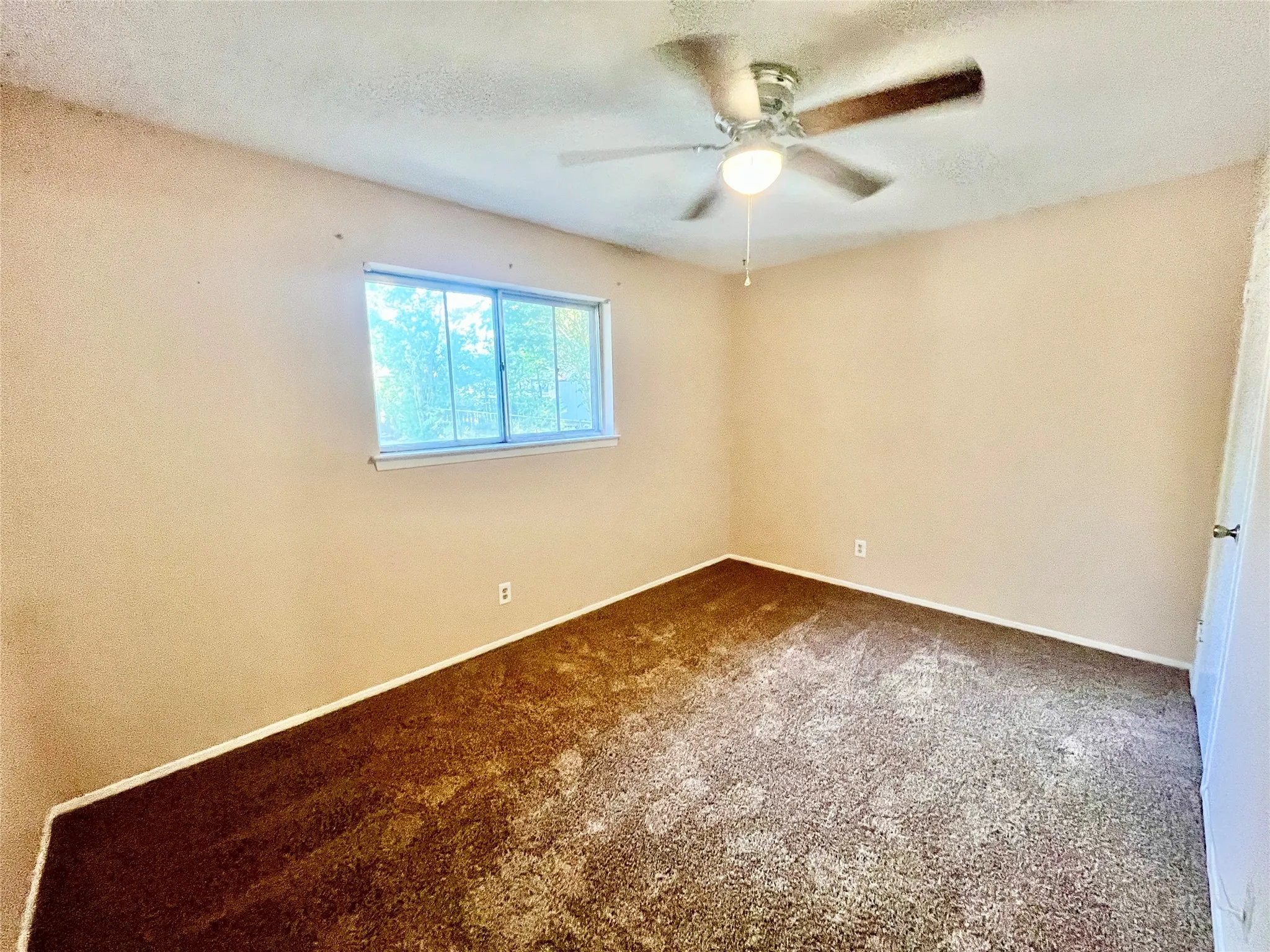 Single Family Residence For Rent in Tarrant County , 1811 Redwood Street, Arlington, Texas 76014, 3 Bedroom, 2 Bathroom, 2 Garage spaces, 1,665 Sqft, built in 1970, mls#21320485, Real Estate Agent in Arlington, Homes For Rent in Tarrant county, Homes For Rent in Arlington, Realtor in Arlington Texas, Real Estate Brokerage Independent Realty Texas, Luminita Cordes Realtor