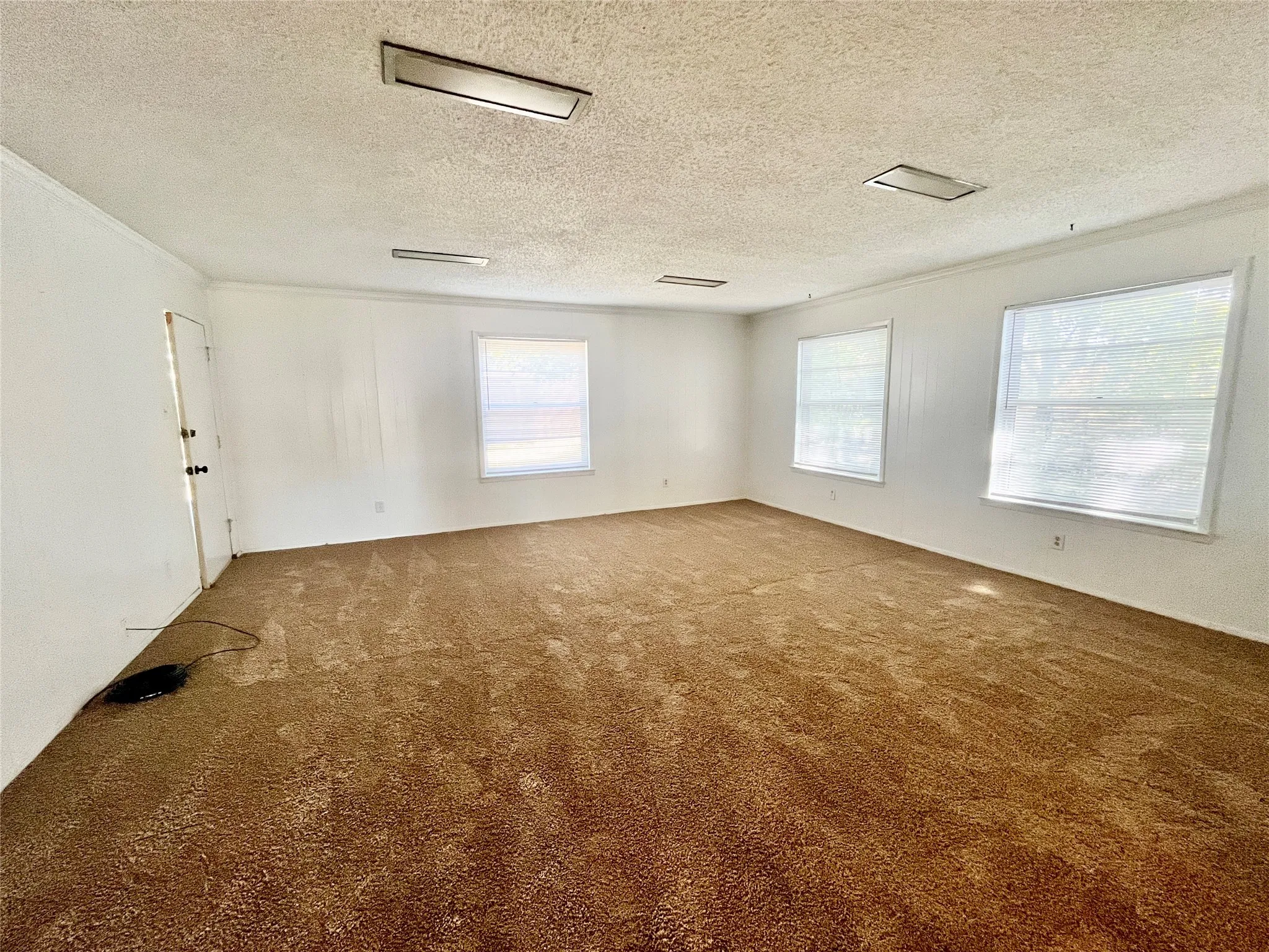 Single Family Residence For Rent in Tarrant County , 1811 Redwood Street, Arlington, Texas 76014, 3 Bedroom, 2 Bathroom, 2 Garage spaces, 1,665 Sqft, built in 1970, mls#21320485, Real Estate Agent in Arlington, Homes For Rent in Tarrant county, Homes For Rent in Arlington, Realtor in Arlington Texas, Real Estate Brokerage Independent Realty Texas, Luminita Cordes Realtor