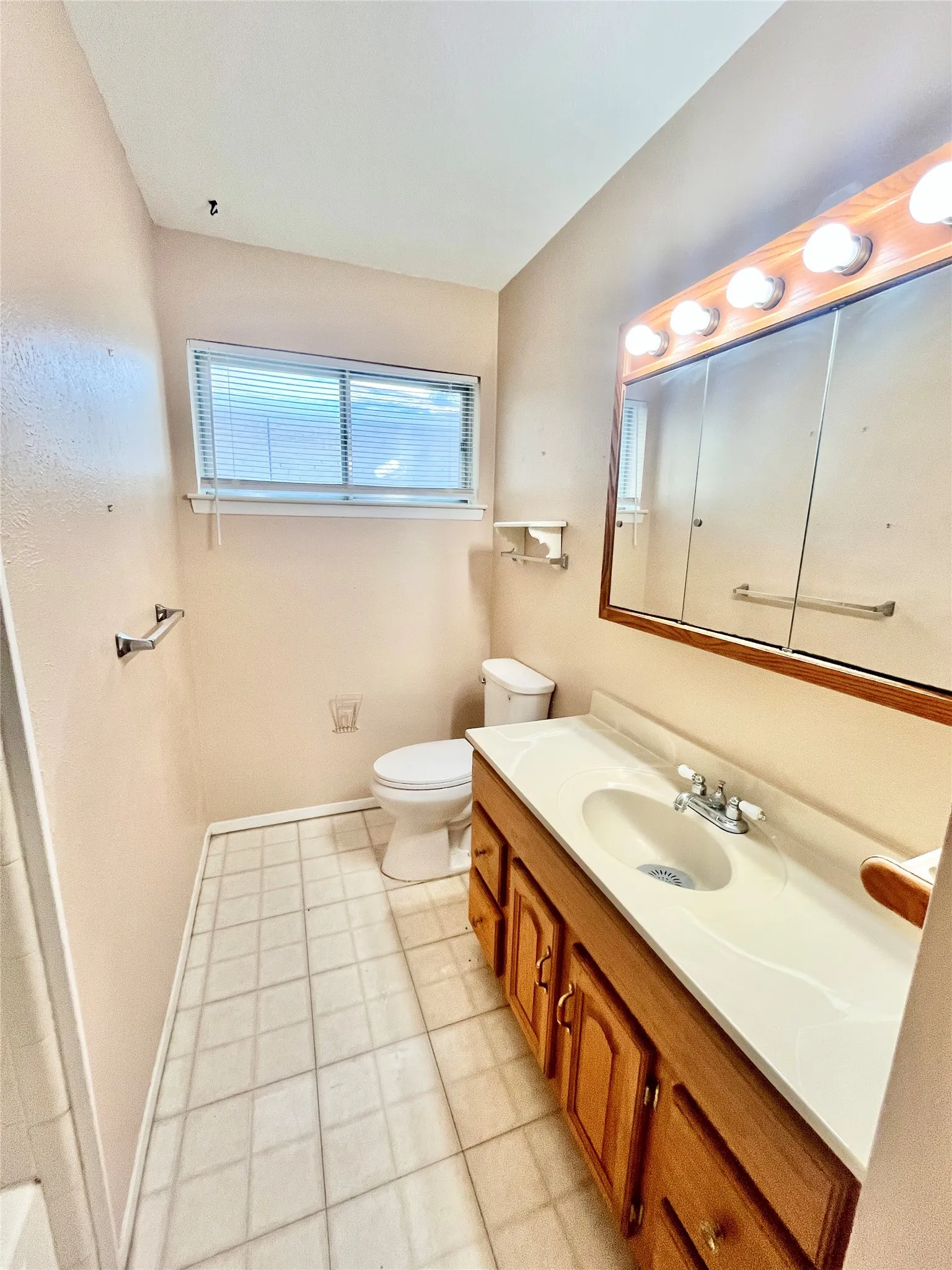 Single Family Residence For Rent in Tarrant County , 1811 Redwood Street, Arlington, Texas 76014, 3 Bedroom, 2 Bathroom, 2 Garage spaces, 1,665 Sqft, built in 1970, mls#21320485, Real Estate Agent in Arlington, Homes For Rent in Tarrant county, Homes For Rent in Arlington, Realtor in Arlington Texas, Real Estate Brokerage Independent Realty Texas, Luminita Cordes Realtor