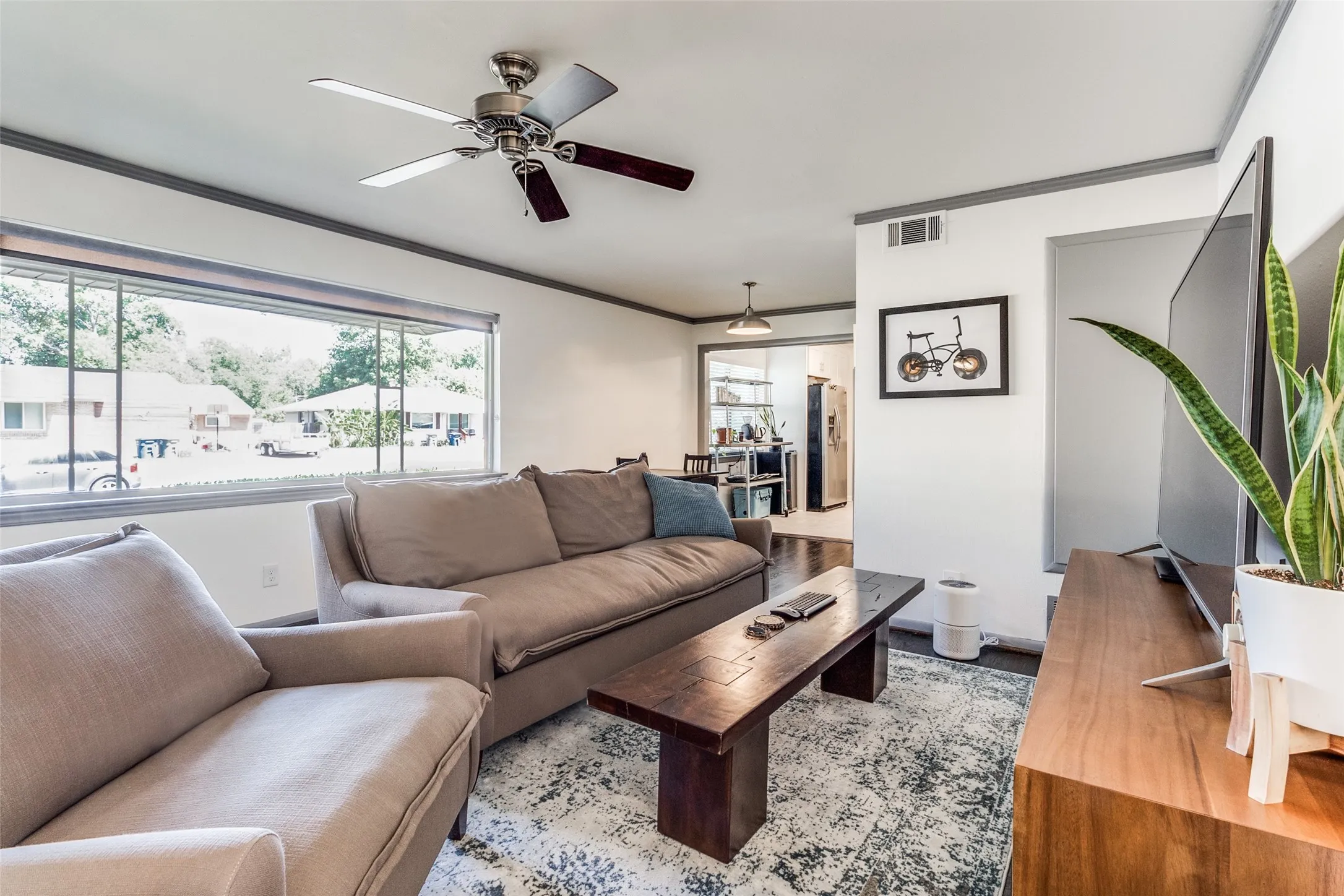 Single Family Residence For Rent in Dallas County , 10312 Sylvia Drive, Dallas, Texas 75228, 3 Bedroom, 2 Bathroom, Garage spaces, 1,218 Sqft, built in 1951, mls#21368234, Real Estate Agent in Dallas, Homes For Rent in Dallas county, Homes For Rent in Dallas, Realtor in Dallas Texas, Real Estate Brokerage Independent Realty Texas, Luminita Cordes Realtor
