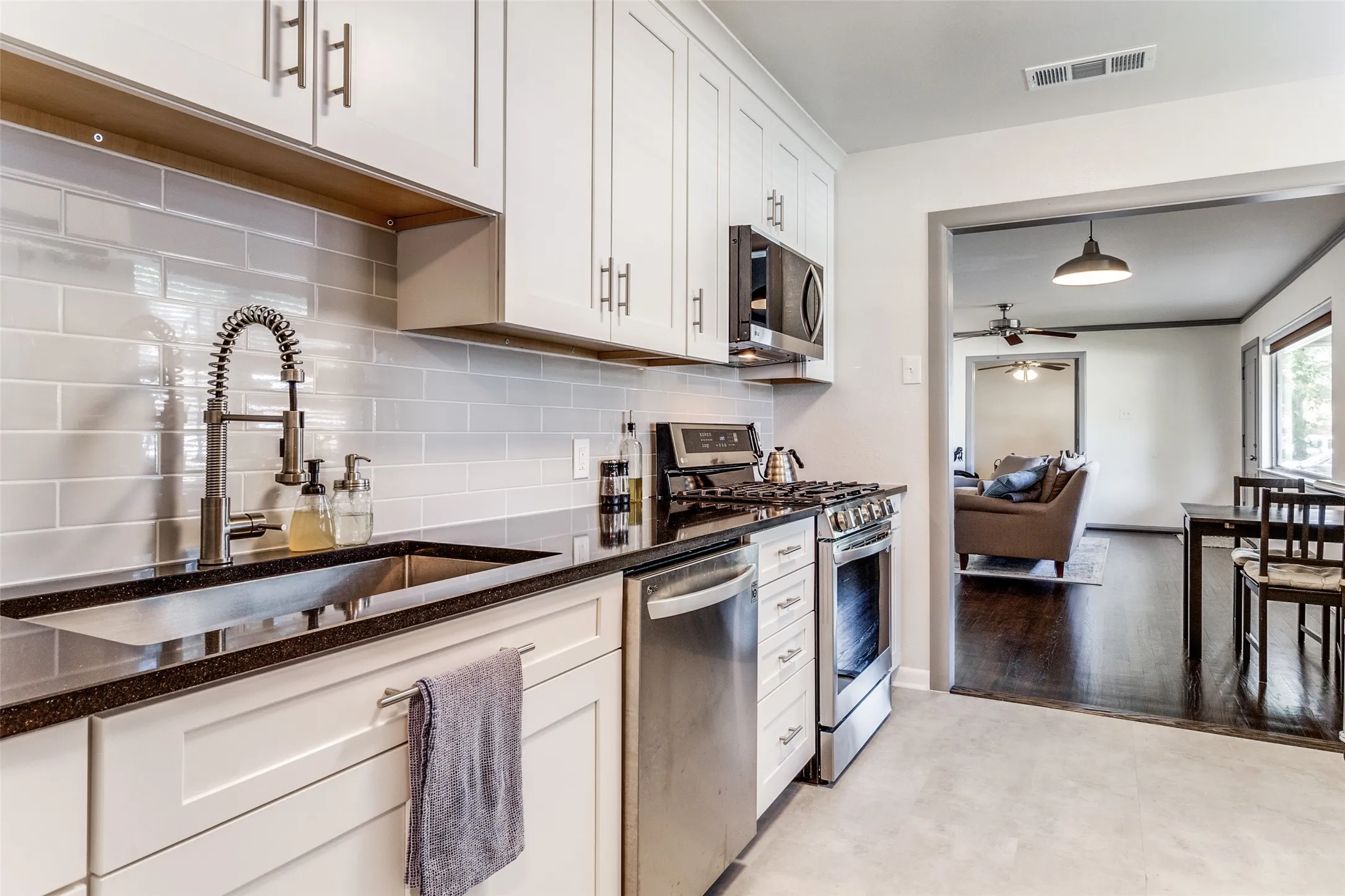 Single Family Residence For Rent in Dallas County , 10312 Sylvia Drive, Dallas, Texas 75228, 3 Bedroom, 2 Bathroom, Garage spaces, 1,218 Sqft, built in 1951, mls#21368234, Real Estate Agent in Dallas, Homes For Rent in Dallas county, Homes For Rent in Dallas, Realtor in Dallas Texas, Real Estate Brokerage Independent Realty Texas, Luminita Cordes Realtor