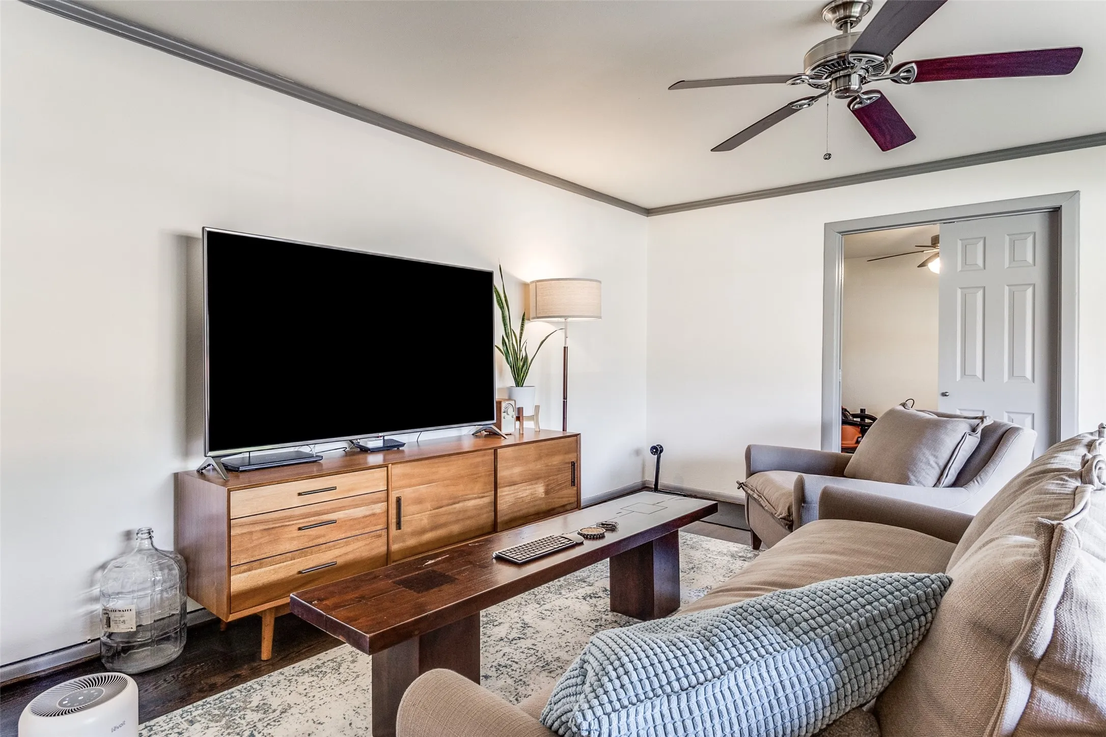 Single Family Residence For Rent in Dallas County , 10312 Sylvia Drive, Dallas, Texas 75228, 3 Bedroom, 2 Bathroom, Garage spaces, 1,218 Sqft, built in 1951, mls#21368234, Real Estate Agent in Dallas, Homes For Rent in Dallas county, Homes For Rent in Dallas, Realtor in Dallas Texas, Real Estate Brokerage Independent Realty Texas, Luminita Cordes Realtor