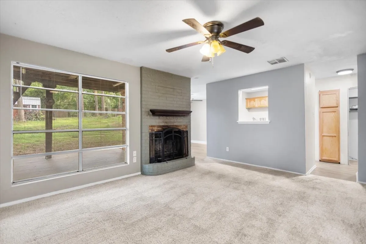 Single Family Residence For Sale in Gregg County , 1210 Chad Street, Longview, Texas 75604, 3 Bedroom, 3 Bathroom, 2 Garage spaces, 1,478 Sqft, built in 1982, mls#21360752, Real Estate Agent in Longview, Homes For Sale in Gregg county, Homes For Sale in Longview, Realtor in Longview Texas, Real Estate Brokerage Independent Realty Texas, Luminita Cordes Realtor