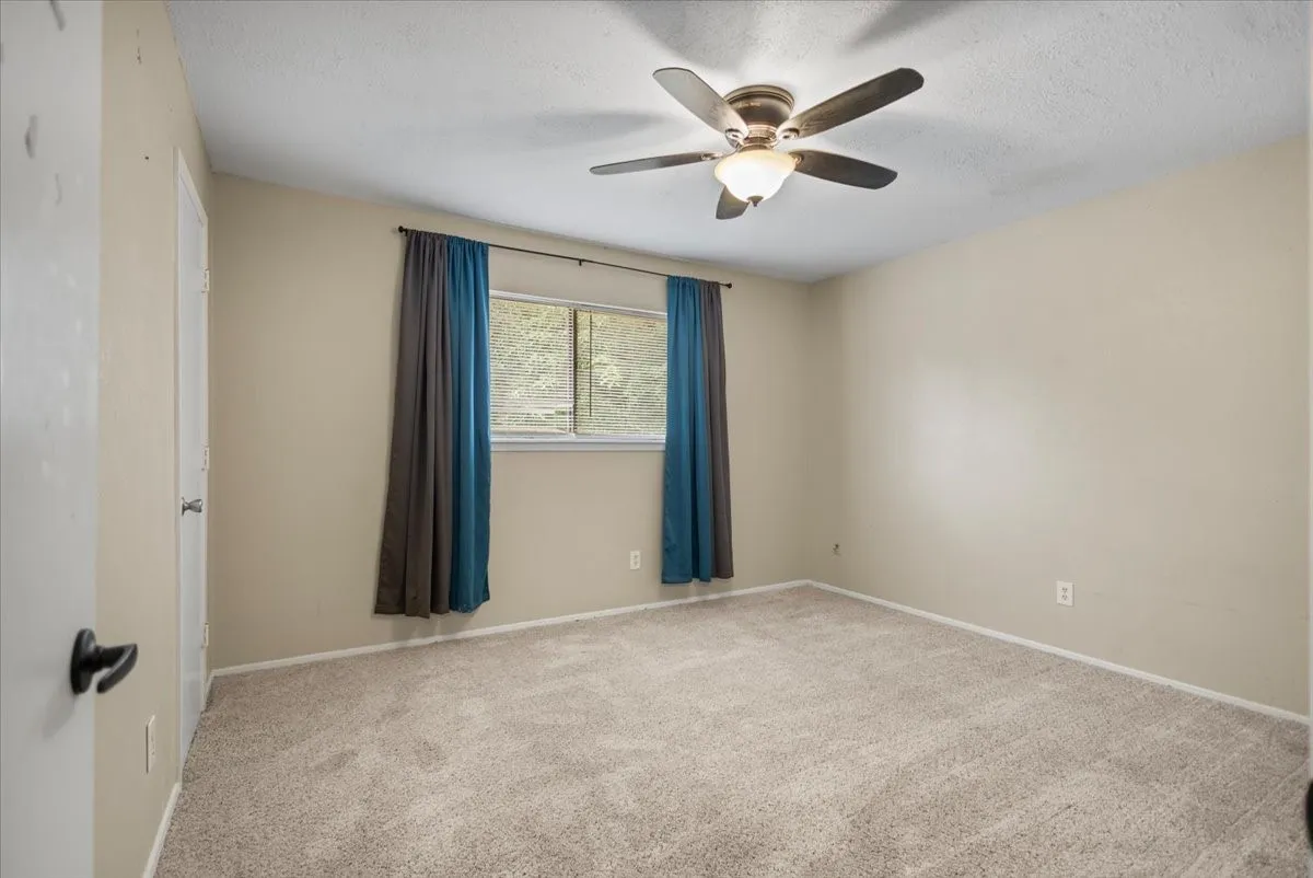 Single Family Residence For Sale in Gregg County , 1210 Chad Street, Longview, Texas 75604, 3 Bedroom, 3 Bathroom, 2 Garage spaces, 1,478 Sqft, built in 1982, mls#21360752, Real Estate Agent in Longview, Homes For Sale in Gregg county, Homes For Sale in Longview, Realtor in Longview Texas, Real Estate Brokerage Independent Realty Texas, Luminita Cordes Realtor