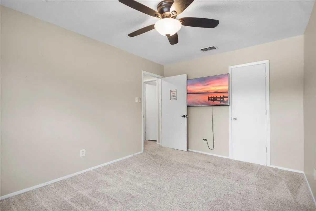 Single Family Residence For Sale in Gregg County , 1210 Chad Street, Longview, Texas 75604, 3 Bedroom, 3 Bathroom, 2 Garage spaces, 1,478 Sqft, built in 1982, mls#21360752, Real Estate Agent in Longview, Homes For Sale in Gregg county, Homes For Sale in Longview, Realtor in Longview Texas, Real Estate Brokerage Independent Realty Texas, Luminita Cordes Realtor