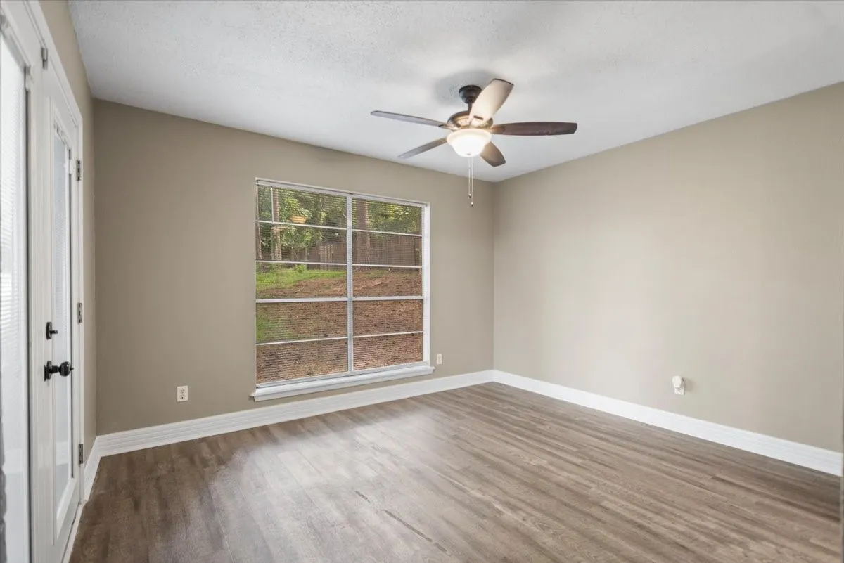 Single Family Residence For Sale in Gregg County , 1210 Chad Street, Longview, Texas 75604, 3 Bedroom, 3 Bathroom, 2 Garage spaces, 1,478 Sqft, built in 1982, mls#21360752, Real Estate Agent in Longview, Homes For Sale in Gregg county, Homes For Sale in Longview, Realtor in Longview Texas, Real Estate Brokerage Independent Realty Texas, Luminita Cordes Realtor