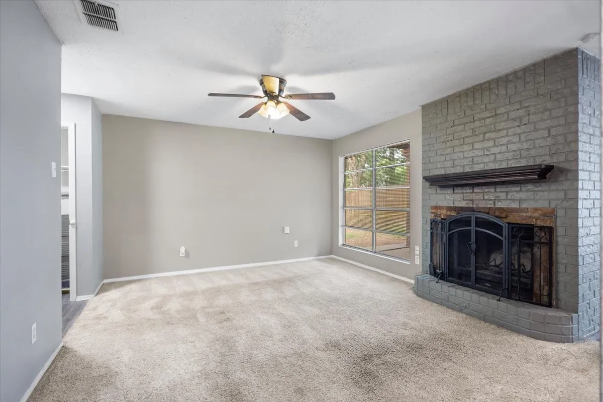 Single Family Residence For Sale in Gregg County , 1210 Chad Street, Longview, Texas 75604, 3 Bedroom, 3 Bathroom, 2 Garage spaces, 1,478 Sqft, built in 1982, mls#21360752, Real Estate Agent in Longview, Homes For Sale in Gregg county, Homes For Sale in Longview, Realtor in Longview Texas, Real Estate Brokerage Independent Realty Texas, Luminita Cordes Realtor