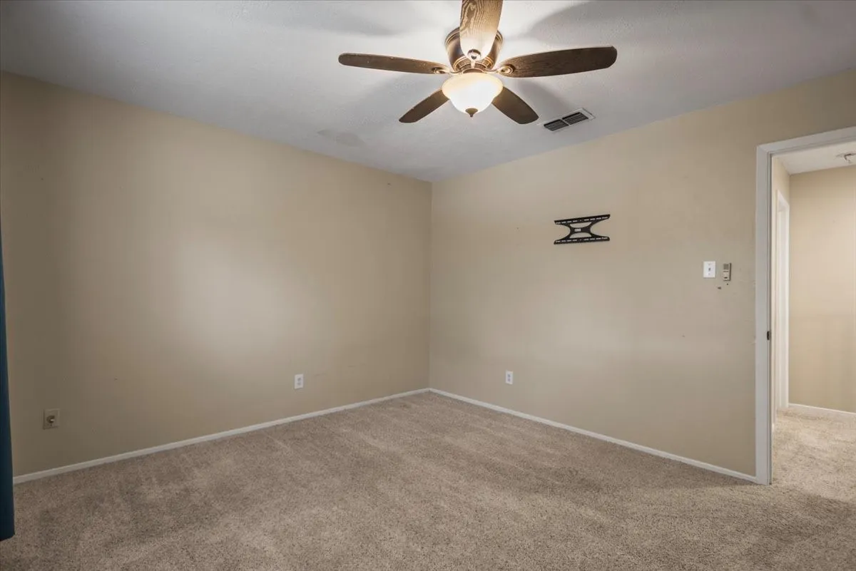 Single Family Residence For Sale in Gregg County , 1210 Chad Street, Longview, Texas 75604, 3 Bedroom, 3 Bathroom, 2 Garage spaces, 1,478 Sqft, built in 1982, mls#21360752, Real Estate Agent in Longview, Homes For Sale in Gregg county, Homes For Sale in Longview, Realtor in Longview Texas, Real Estate Brokerage Independent Realty Texas, Luminita Cordes Realtor