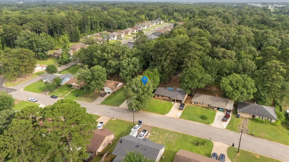 Single Family Residence For Sale in Gregg County , 1210 Chad Street, Longview, Texas 75604, 3 Bedroom, 3 Bathroom, 2 Garage spaces, 1,478 Sqft, built in 1982, mls#21360752, Real Estate Agent in Longview, Homes For Sale in Gregg county, Homes For Sale in Longview, Realtor in Longview Texas, Real Estate Brokerage Independent Realty Texas, Luminita Cordes Realtor