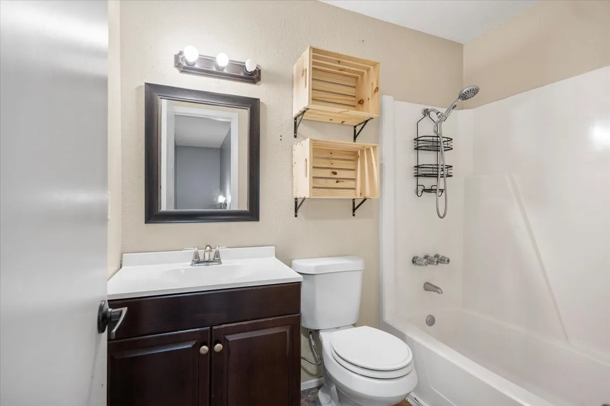 Single Family Residence For Sale in Gregg County , 1210 Chad Street, Longview, Texas 75604, 3 Bedroom, 3 Bathroom, 2 Garage spaces, 1,478 Sqft, built in 1982, mls#21360752, Real Estate Agent in Longview, Homes For Sale in Gregg county, Homes For Sale in Longview, Realtor in Longview Texas, Real Estate Brokerage Independent Realty Texas, Luminita Cordes Realtor