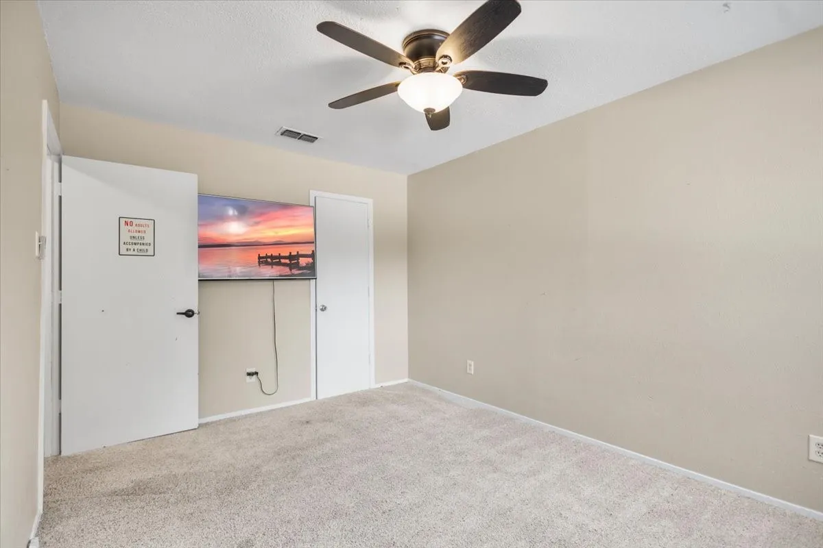 Single Family Residence For Sale in Gregg County , 1210 Chad Street, Longview, Texas 75604, 3 Bedroom, 3 Bathroom, 2 Garage spaces, 1,478 Sqft, built in 1982, mls#21360752, Real Estate Agent in Longview, Homes For Sale in Gregg county, Homes For Sale in Longview, Realtor in Longview Texas, Real Estate Brokerage Independent Realty Texas, Luminita Cordes Realtor