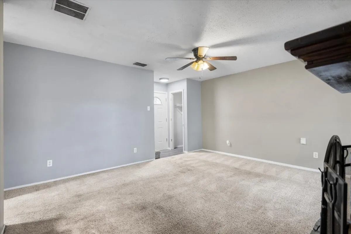 Single Family Residence For Sale in Gregg County , 1210 Chad Street, Longview, Texas 75604, 3 Bedroom, 3 Bathroom, 2 Garage spaces, 1,478 Sqft, built in 1982, mls#21360752, Real Estate Agent in Longview, Homes For Sale in Gregg county, Homes For Sale in Longview, Realtor in Longview Texas, Real Estate Brokerage Independent Realty Texas, Luminita Cordes Realtor
