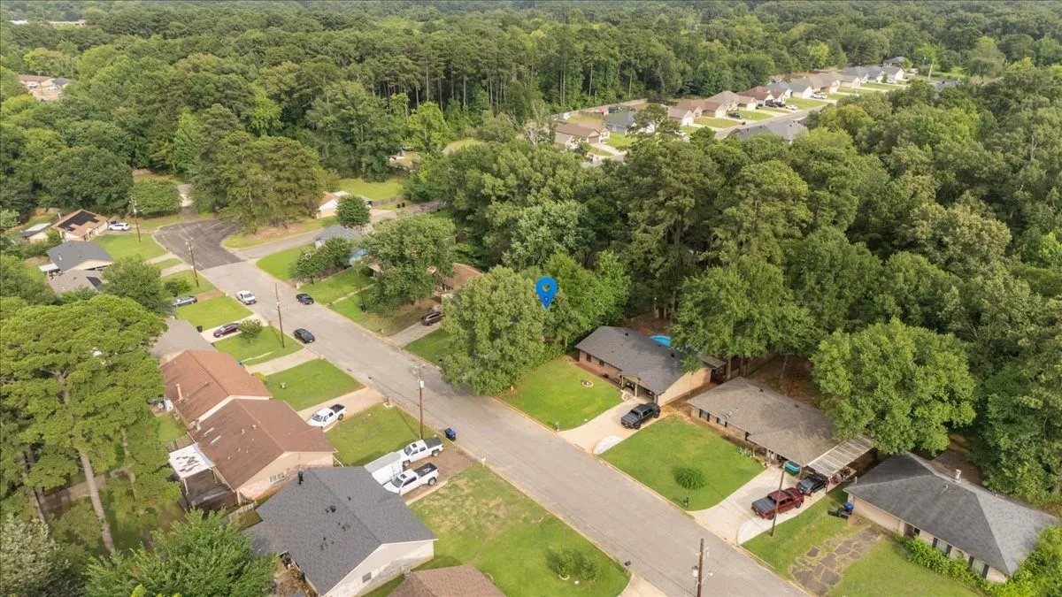 Single Family Residence For Sale in Gregg County , 1210 Chad Street, Longview, Texas 75604, 3 Bedroom, 3 Bathroom, 2 Garage spaces, 1,478 Sqft, built in 1982, mls#21360752, Real Estate Agent in Longview, Homes For Sale in Gregg county, Homes For Sale in Longview, Realtor in Longview Texas, Real Estate Brokerage Independent Realty Texas, Luminita Cordes Realtor