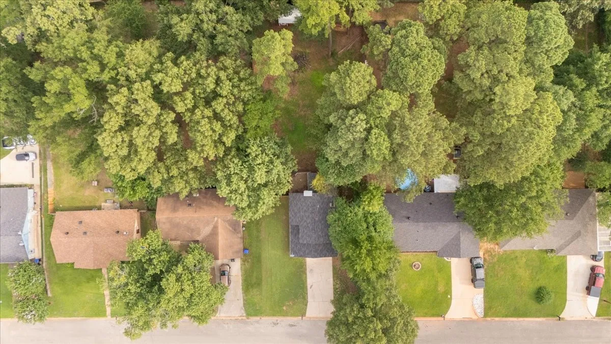 Single Family Residence For Sale in Gregg County , 1210 Chad Street, Longview, Texas 75604, 3 Bedroom, 3 Bathroom, 2 Garage spaces, 1,478 Sqft, built in 1982, mls#21360752, Real Estate Agent in Longview, Homes For Sale in Gregg county, Homes For Sale in Longview, Realtor in Longview Texas, Real Estate Brokerage Independent Realty Texas, Luminita Cordes Realtor