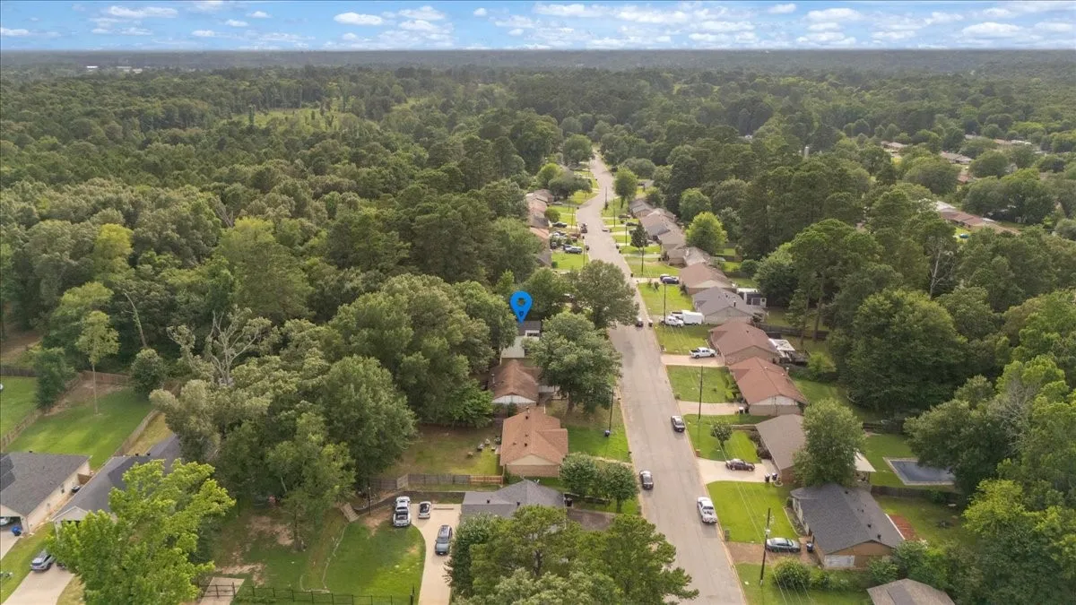 Single Family Residence For Sale in Gregg County , 1210 Chad Street, Longview, Texas 75604, 3 Bedroom, 3 Bathroom, 2 Garage spaces, 1,478 Sqft, built in 1982, mls#21360752, Real Estate Agent in Longview, Homes For Sale in Gregg county, Homes For Sale in Longview, Realtor in Longview Texas, Real Estate Brokerage Independent Realty Texas, Luminita Cordes Realtor