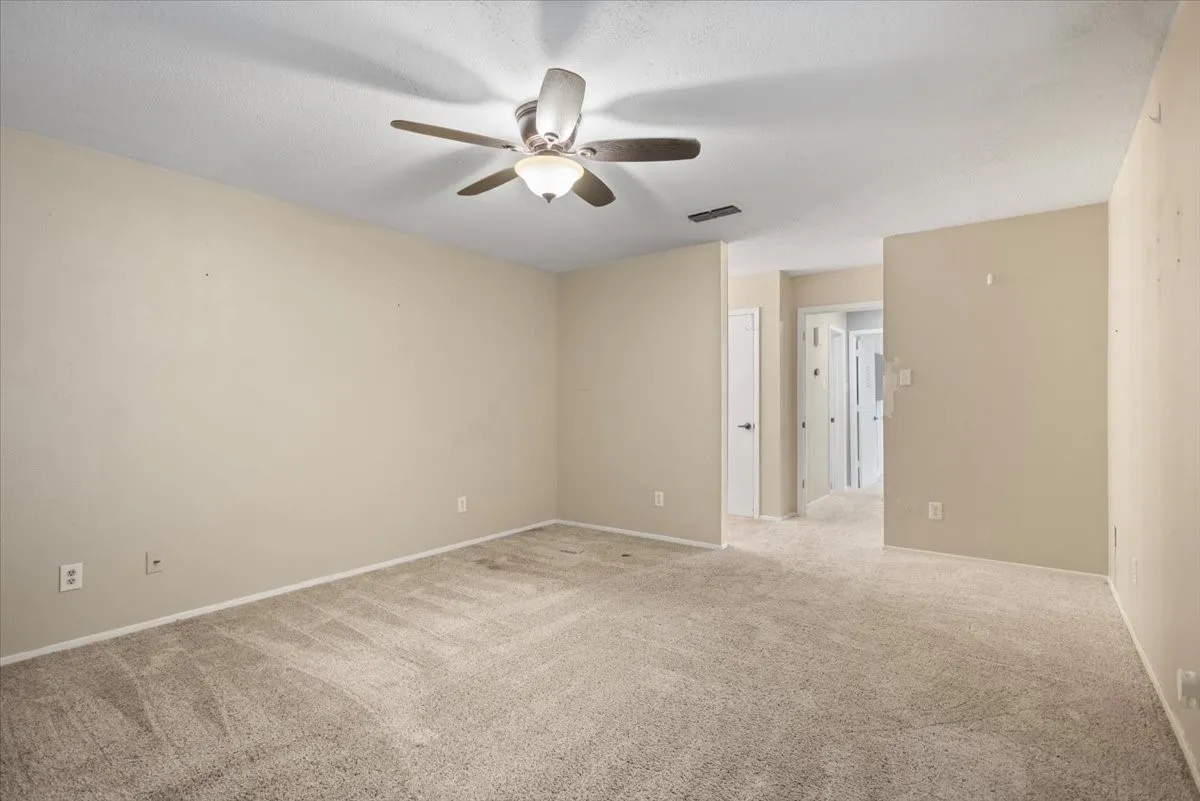 Single Family Residence For Sale in Gregg County , 1210 Chad Street, Longview, Texas 75604, 3 Bedroom, 3 Bathroom, 2 Garage spaces, 1,478 Sqft, built in 1982, mls#21360752, Real Estate Agent in Longview, Homes For Sale in Gregg county, Homes For Sale in Longview, Realtor in Longview Texas, Real Estate Brokerage Independent Realty Texas, Luminita Cordes Realtor