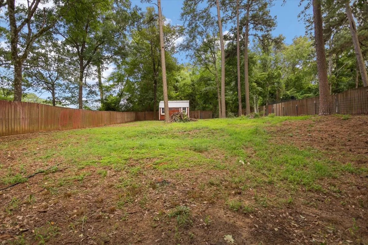 Single Family Residence For Sale in Gregg County , 1210 Chad Street, Longview, Texas 75604, 3 Bedroom, 3 Bathroom, 2 Garage spaces, 1,478 Sqft, built in 1982, mls#21360752, Real Estate Agent in Longview, Homes For Sale in Gregg county, Homes For Sale in Longview, Realtor in Longview Texas, Real Estate Brokerage Independent Realty Texas, Luminita Cordes Realtor